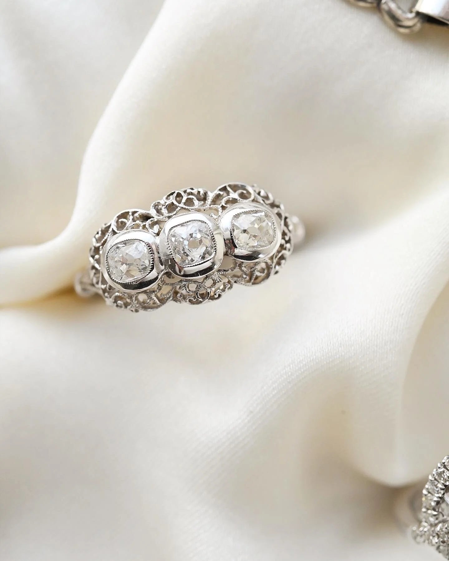 The Perfect Art Deco Ring Old Mine Cut Diamonds 18K White Gold 1925