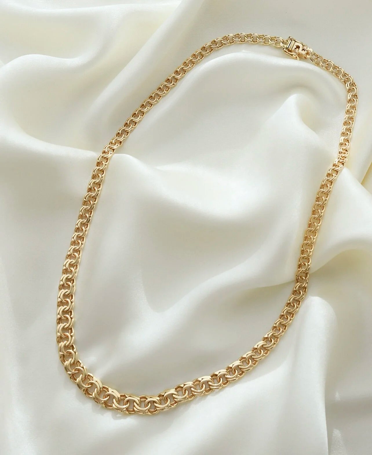 The Best Bismarck Necklace 18K Gold 1968