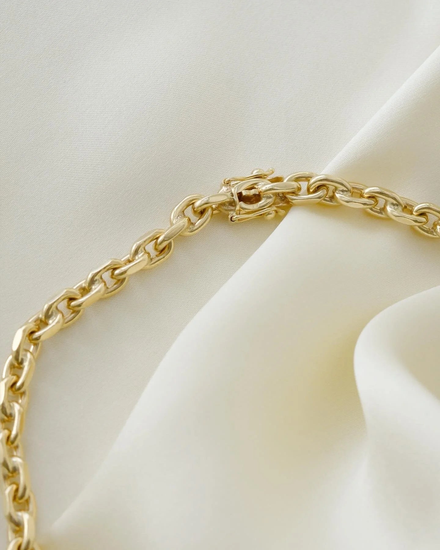 Radiant Chunky Vintage Anchor Link 14K Gold