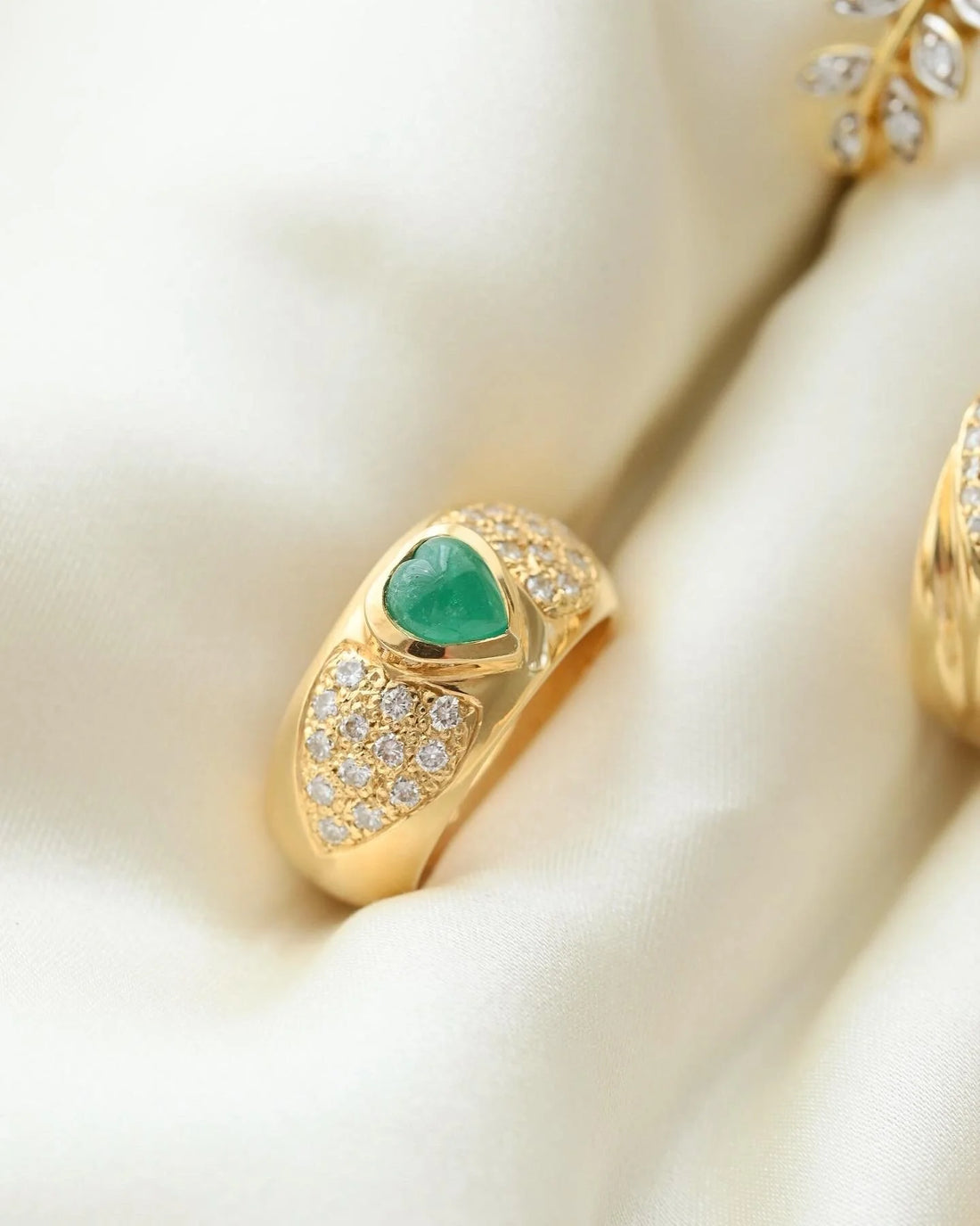 The Most Special Luxurious Danish Vintage Emerald x Diamonds Heart Ring 18K
