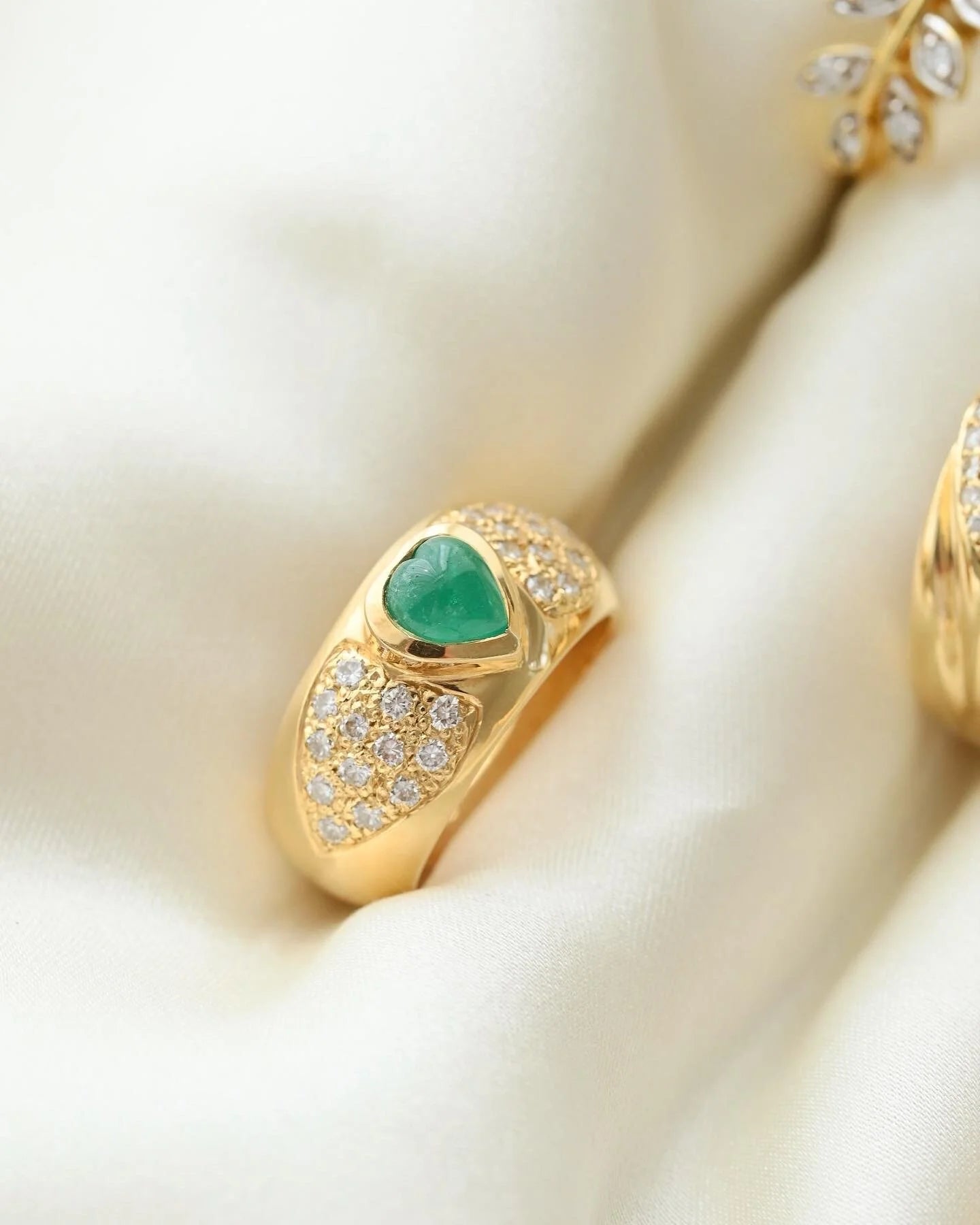 The Most Special Luxurious Danish Vintage Emerald x Diamonds Heart Ring 18K