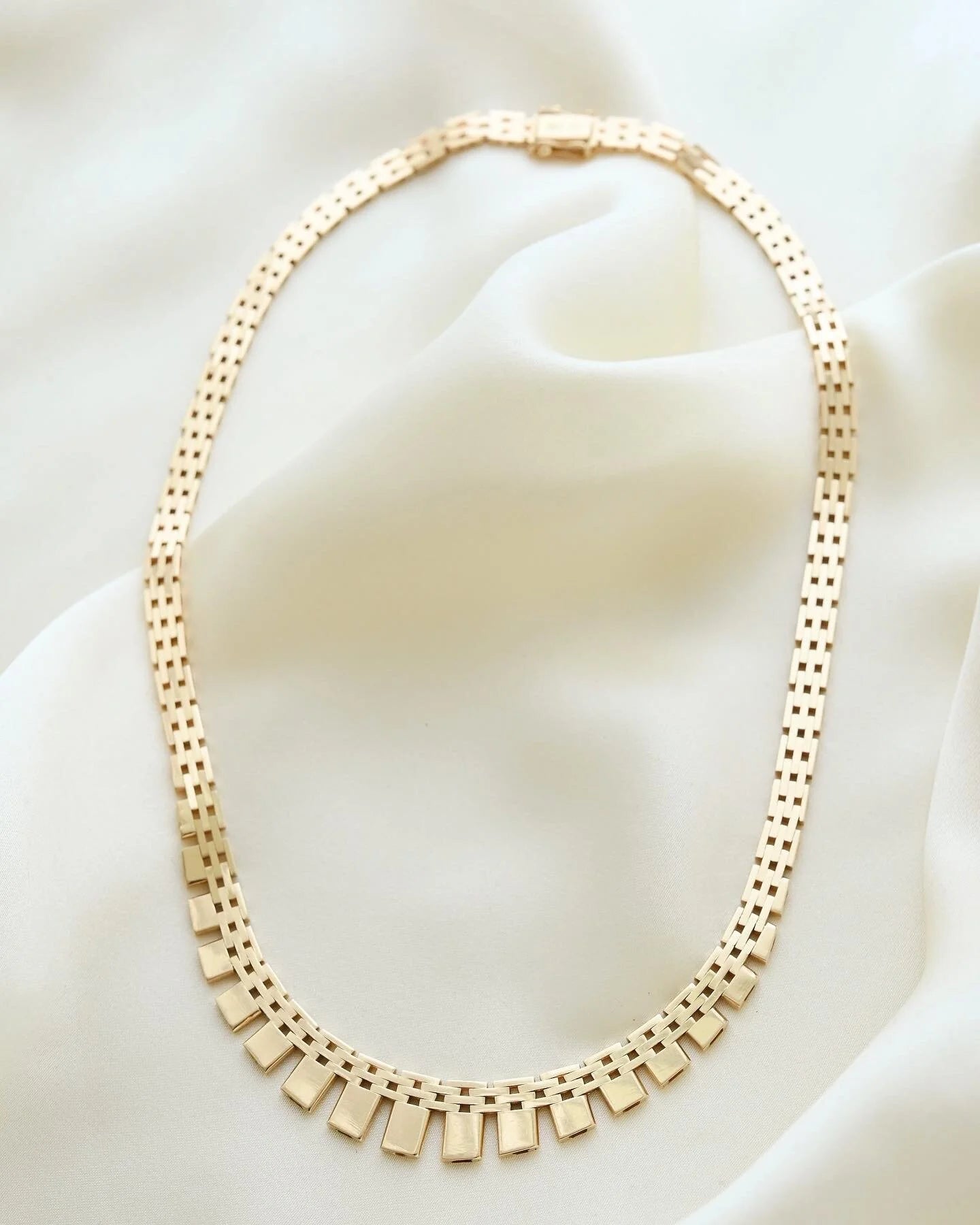15.15 Inches Graduated Cleopatra Brick Link Necklace 14K Gold 1960