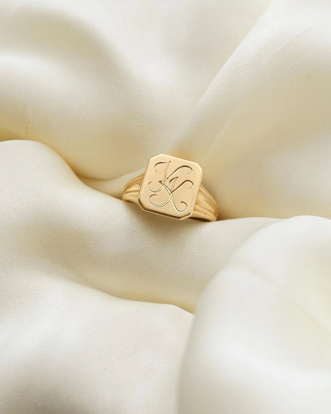 Amazing Swedish Vintage KK Signet Ring 18K Gold