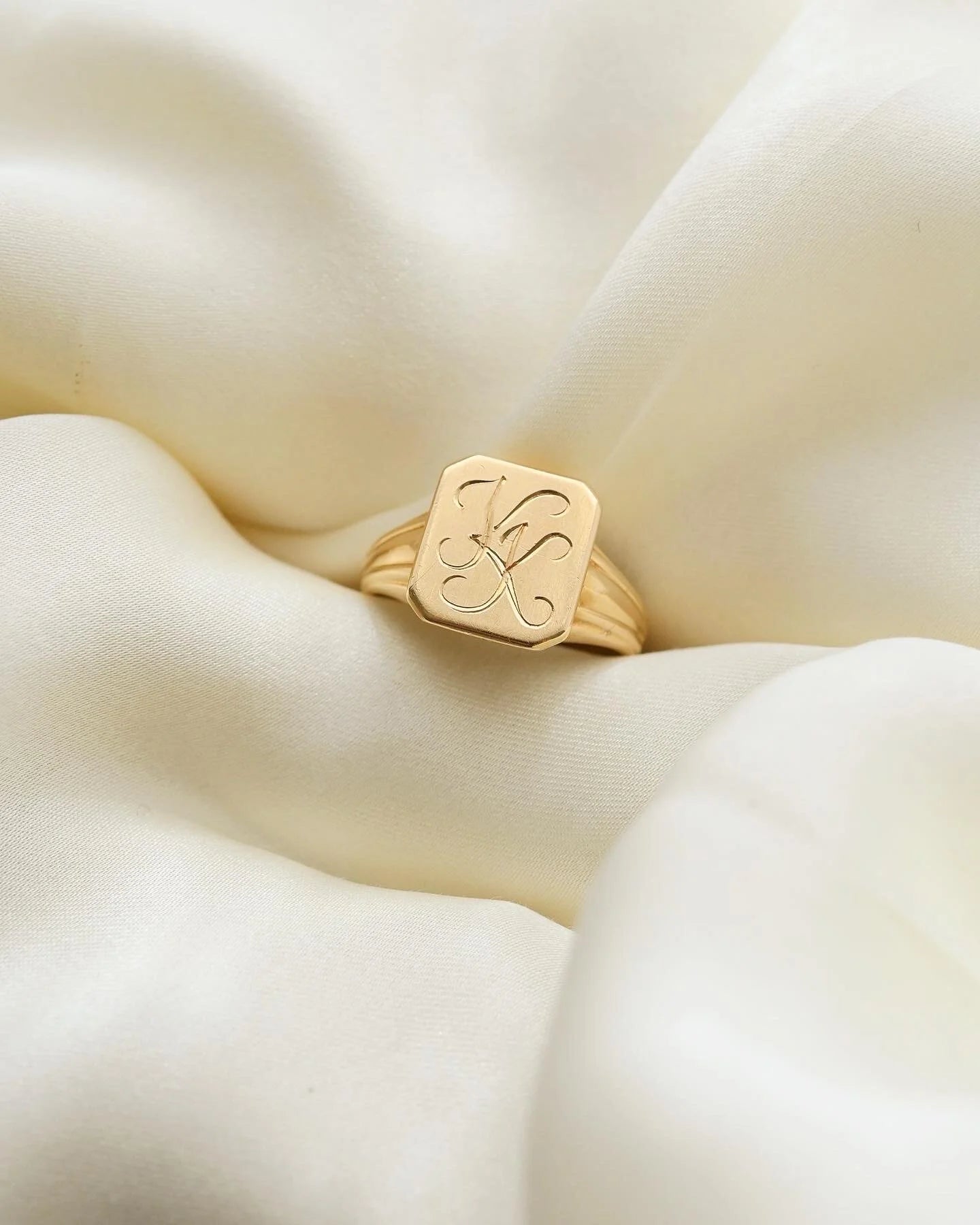 Amazing Swedish Vintage KK Signet Ring 18K Gold