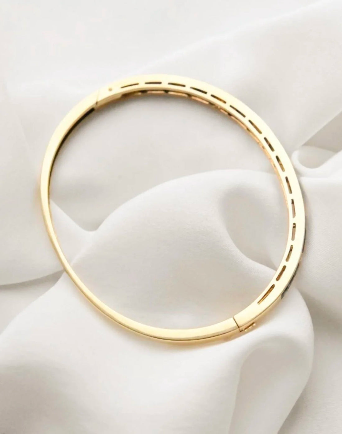 Elegant Special Sapphire x Diamond Bangle Vintage 18K Gold