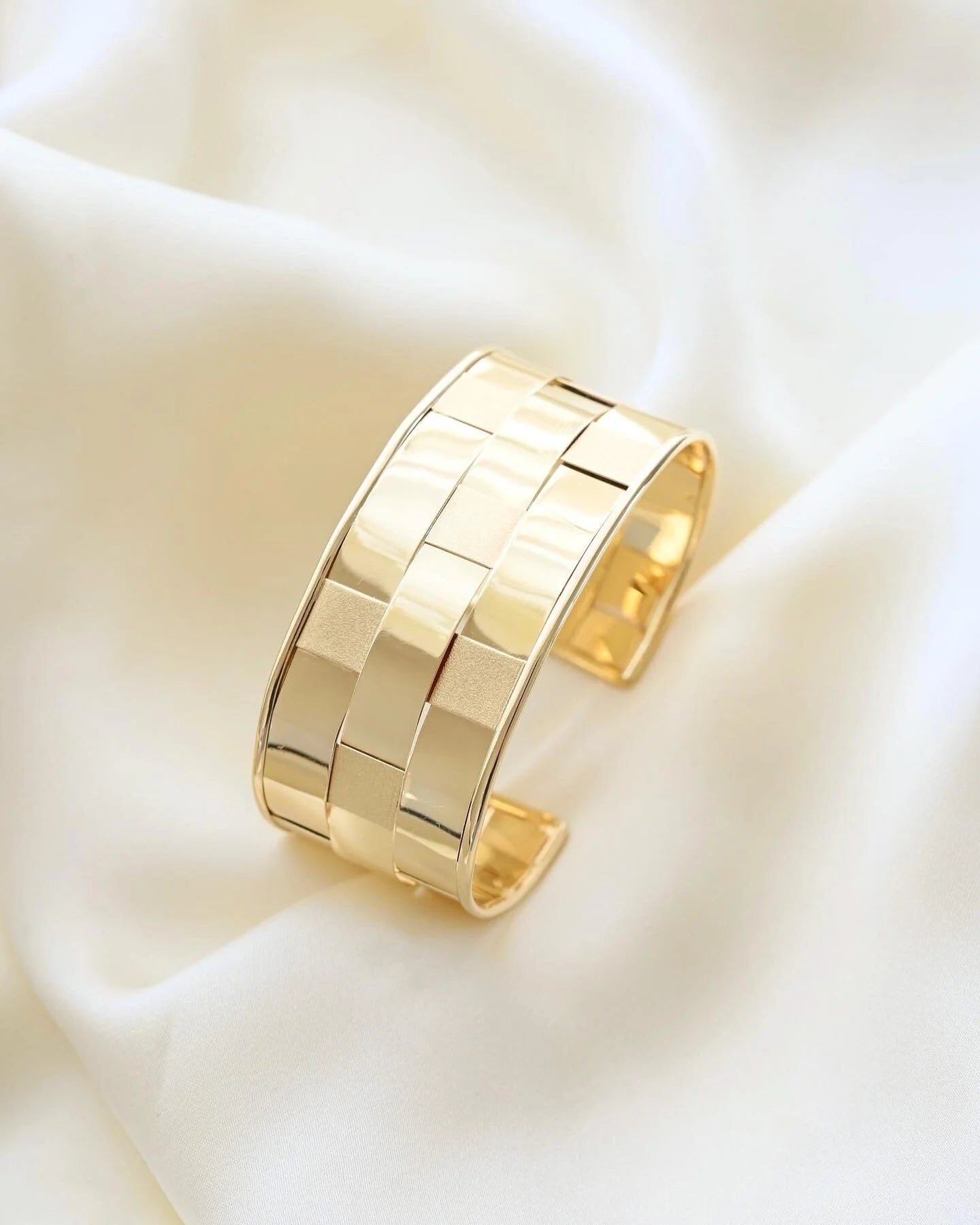 Sexy Braided Italian Vintage Cuff 14K Gold 1970s