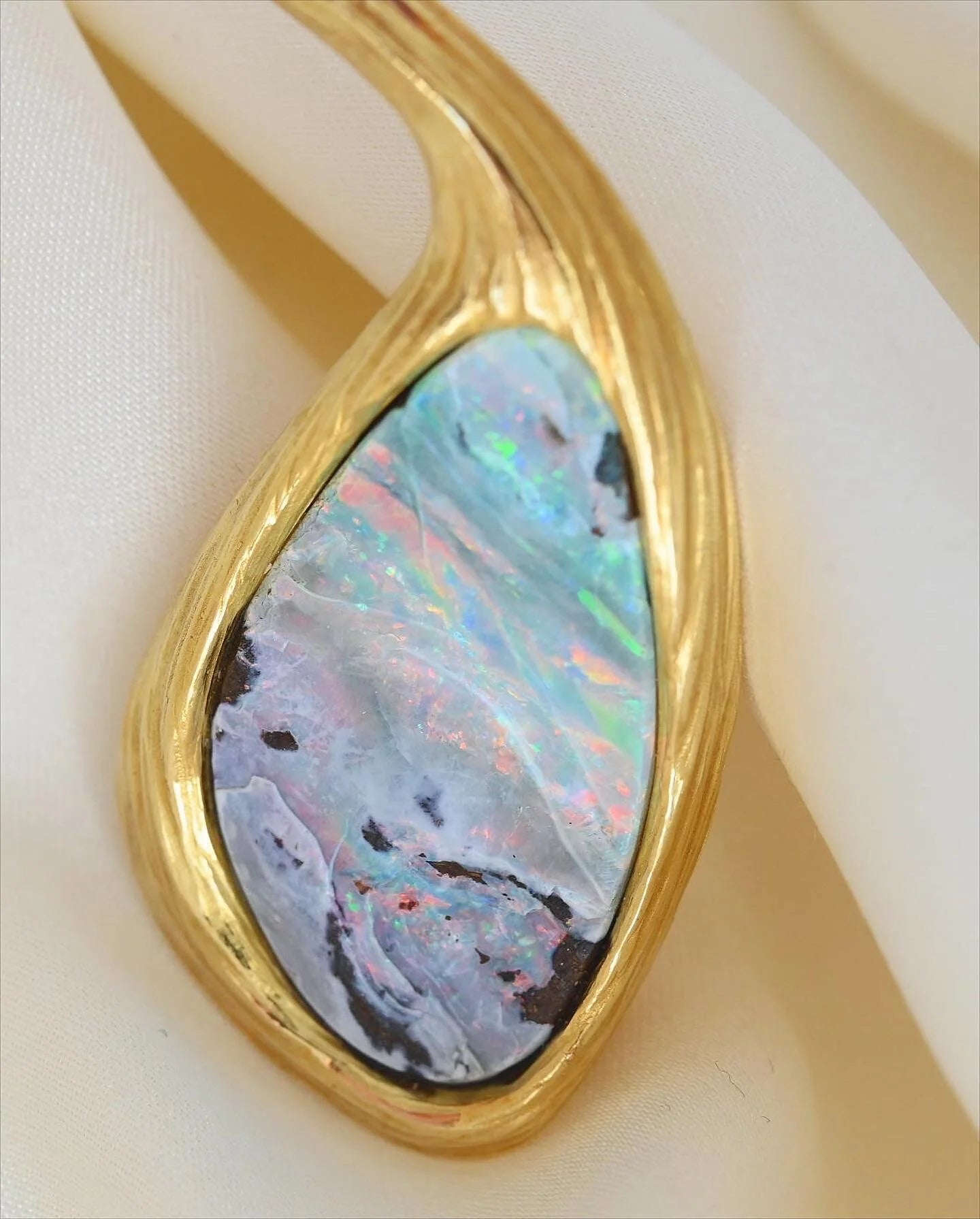 Extraordinary Stunning Natural Opal Bracelet 1970s