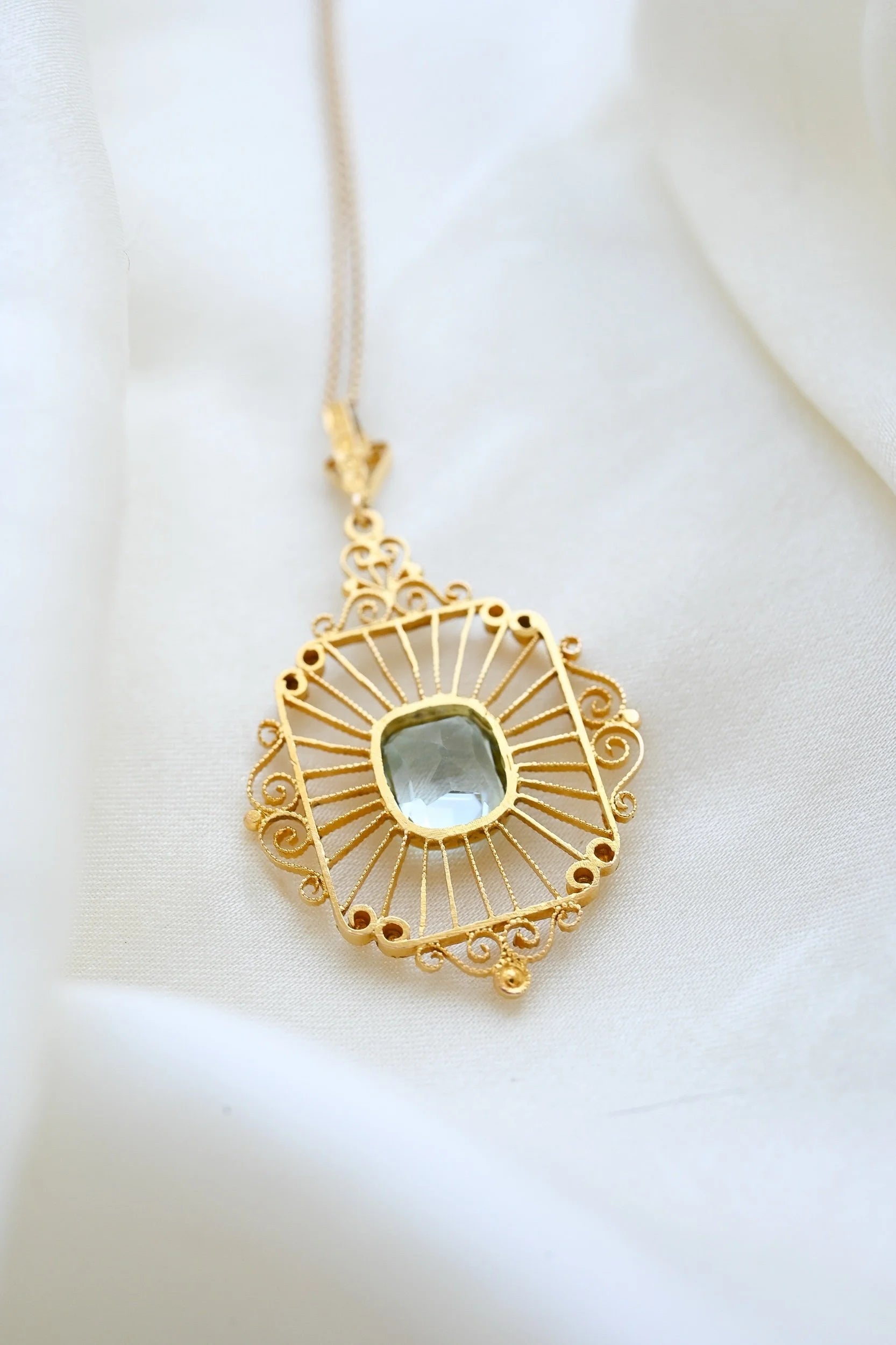 Exquisite Antique Belle Epoque / Art Deco 1916 18K Gold Blue Aquamarine Filigran Pendant