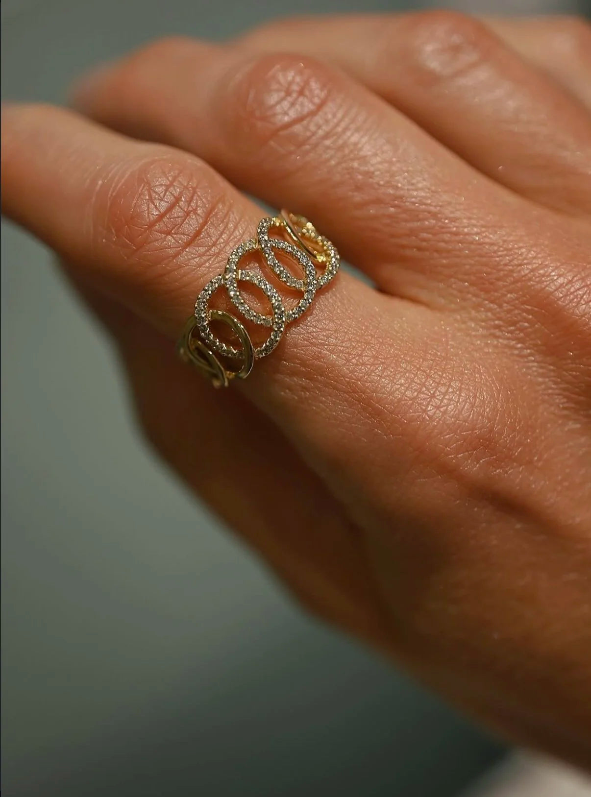 Dazzling Heavy Diamond Circle Ring 18K Gold Vintage England