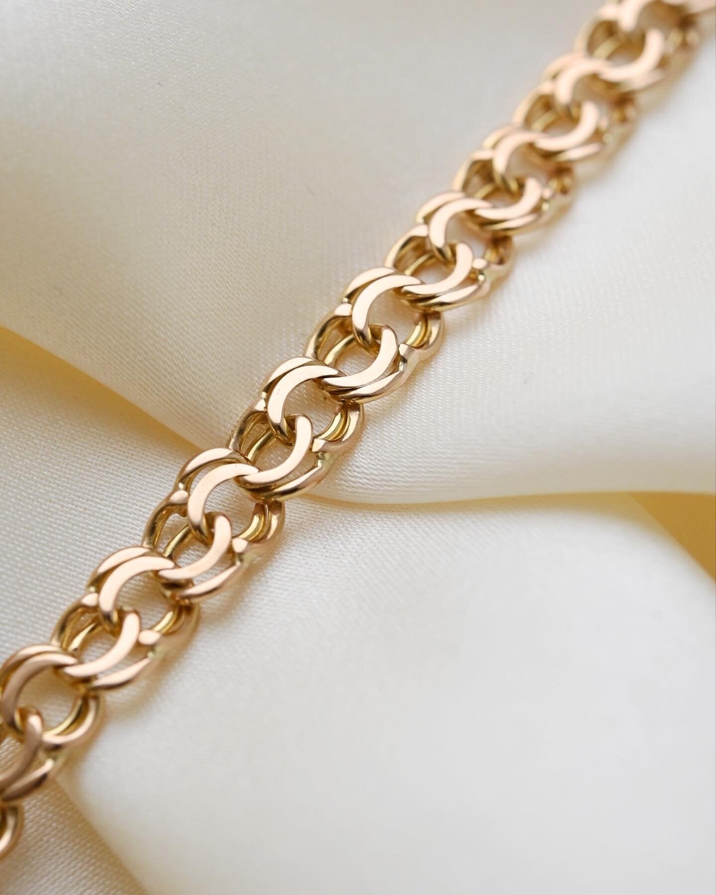 Glowing Swedish Bismarck Bracelet 18K Gold 1957