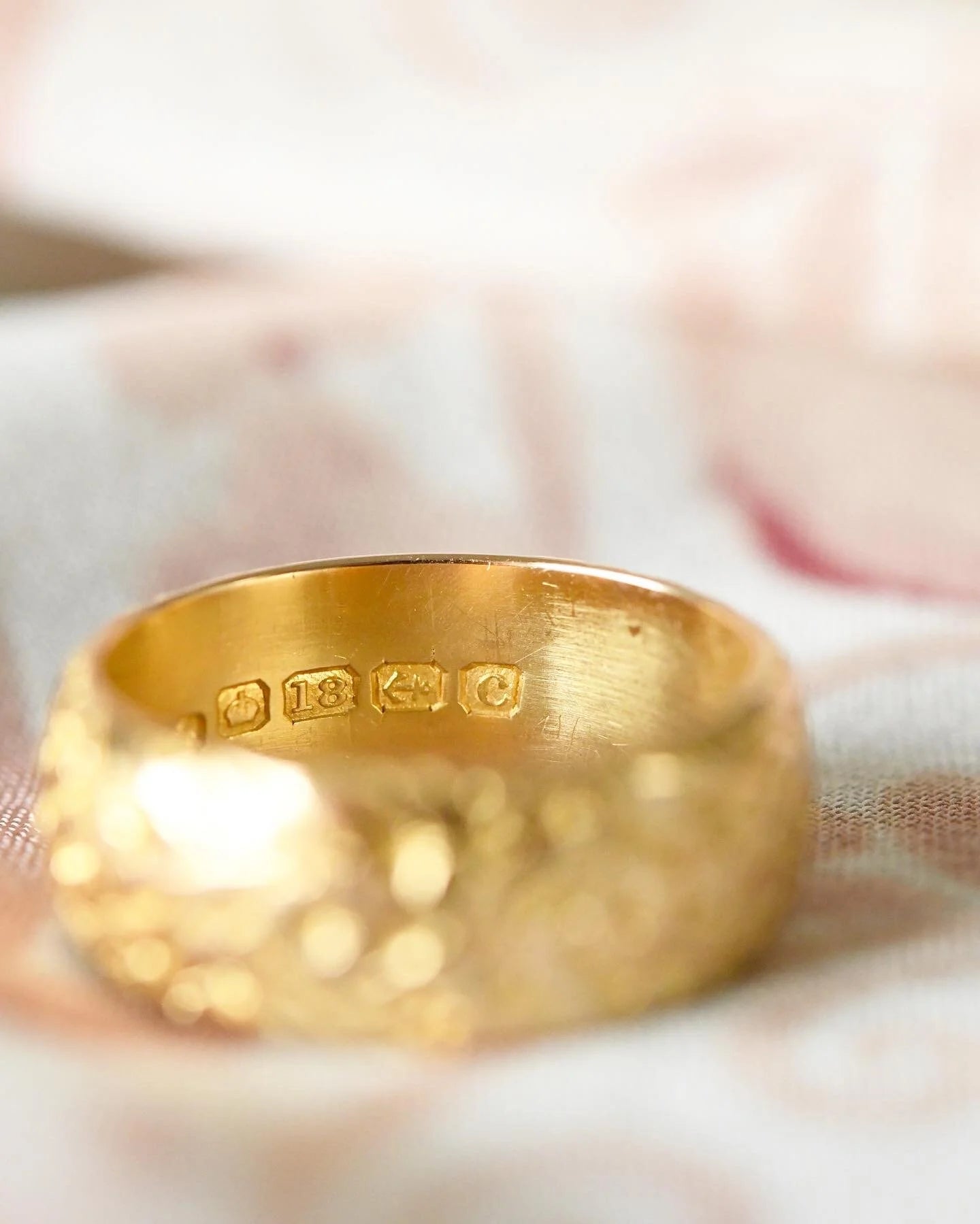Fabulous Edwardian Wedding Band 18K Gold 1902