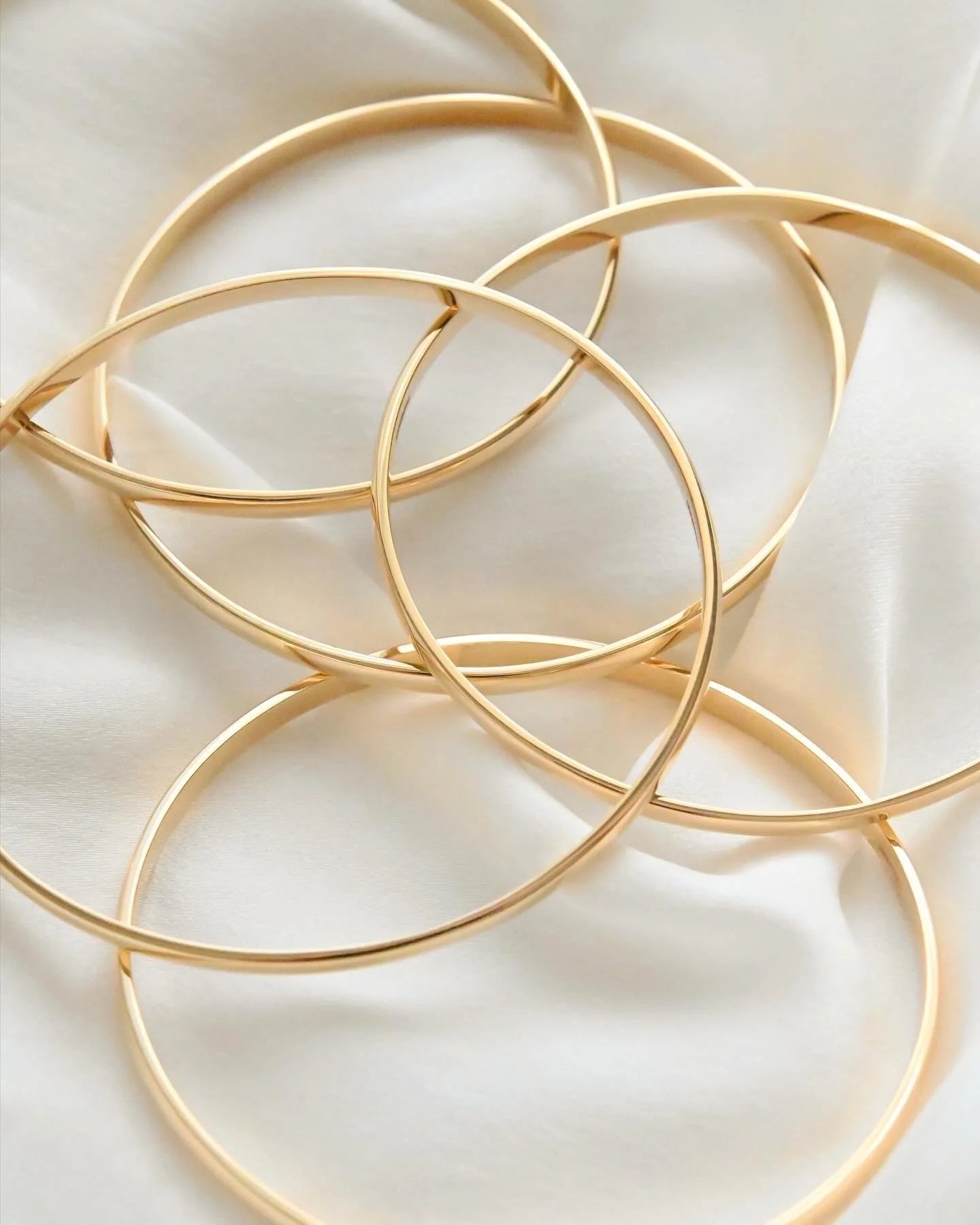 OMJ FINE JEWELRY : The Heirloom Bangle 18K Gold