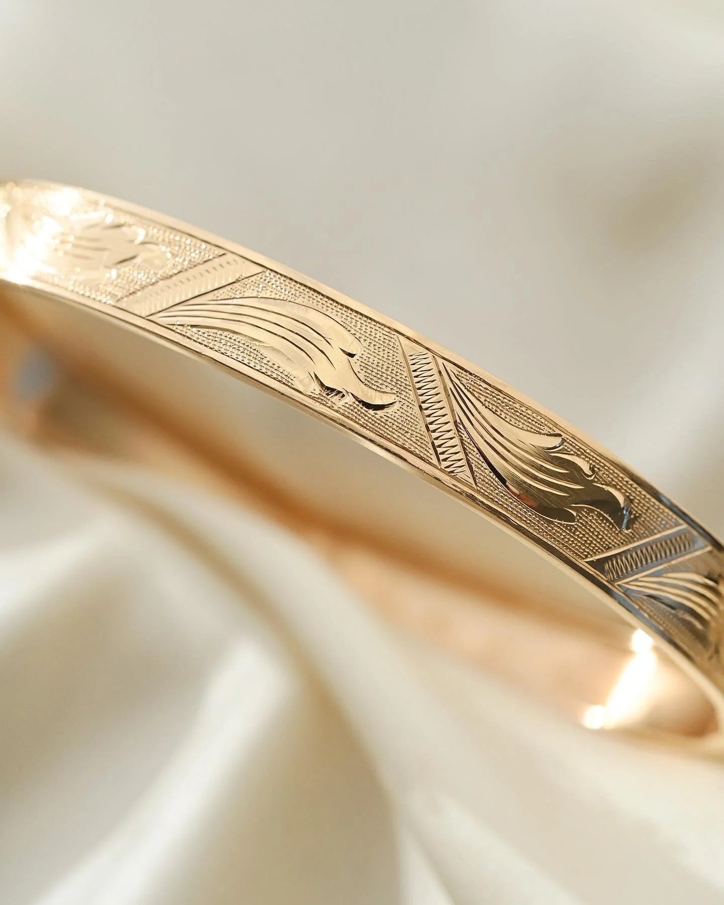 Beautiful Swedish Vintage Bangle 18K Gold 1950