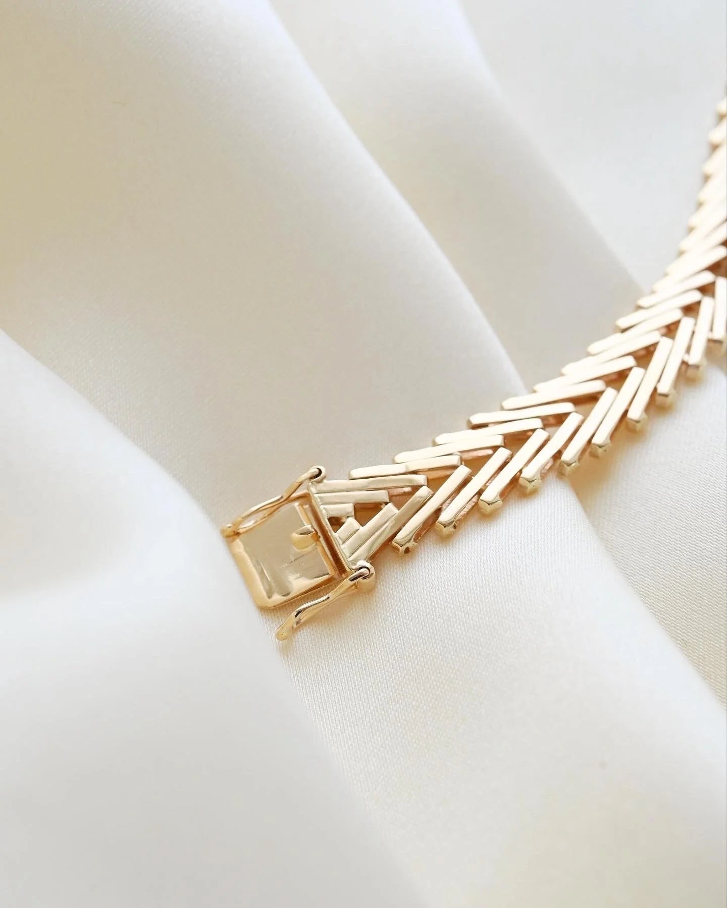 Gorgeous Magical Geneva Link Bracelet 14K Gold 1962