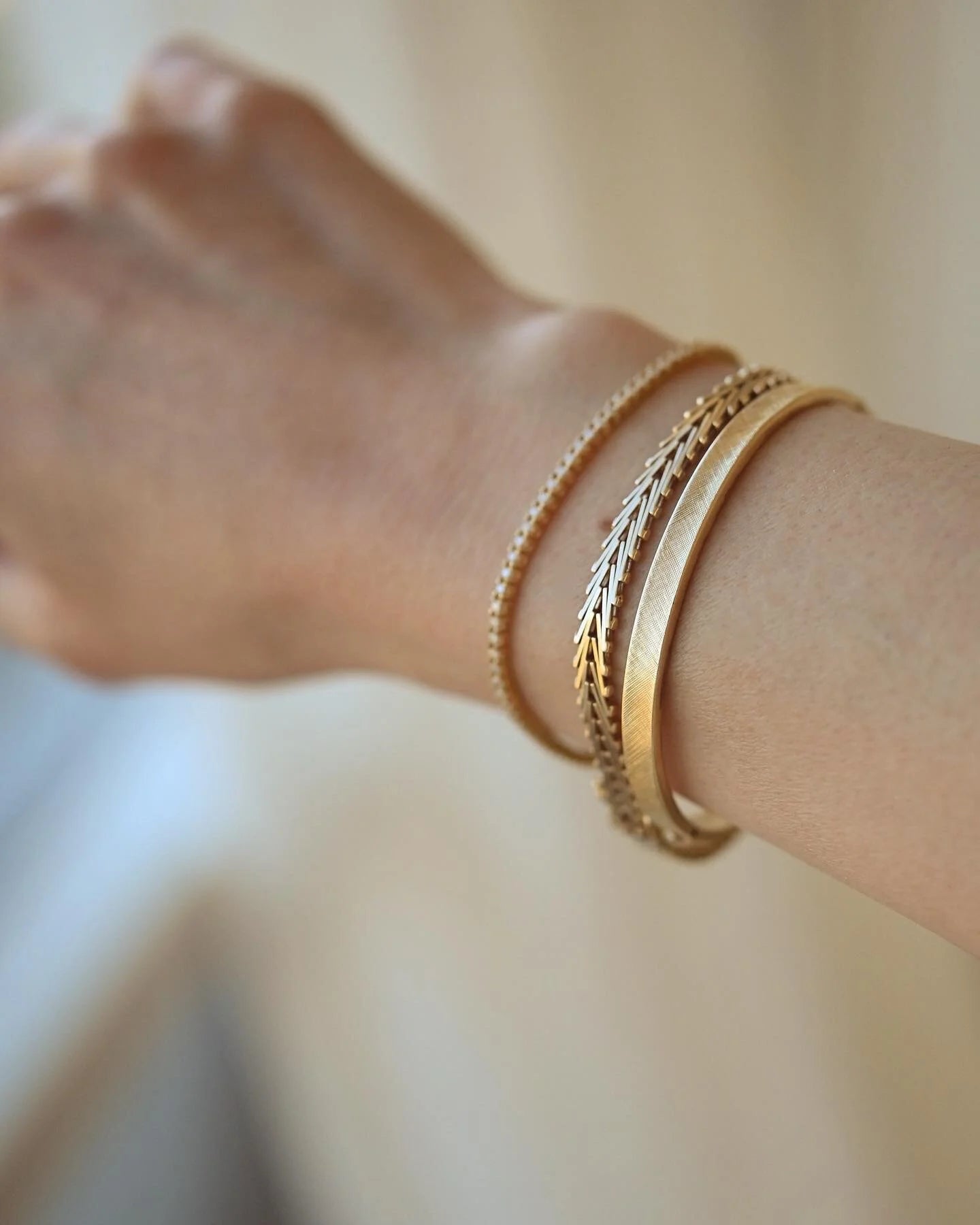 Stunning Textured Vintage Bangle 14K Gold 1970s