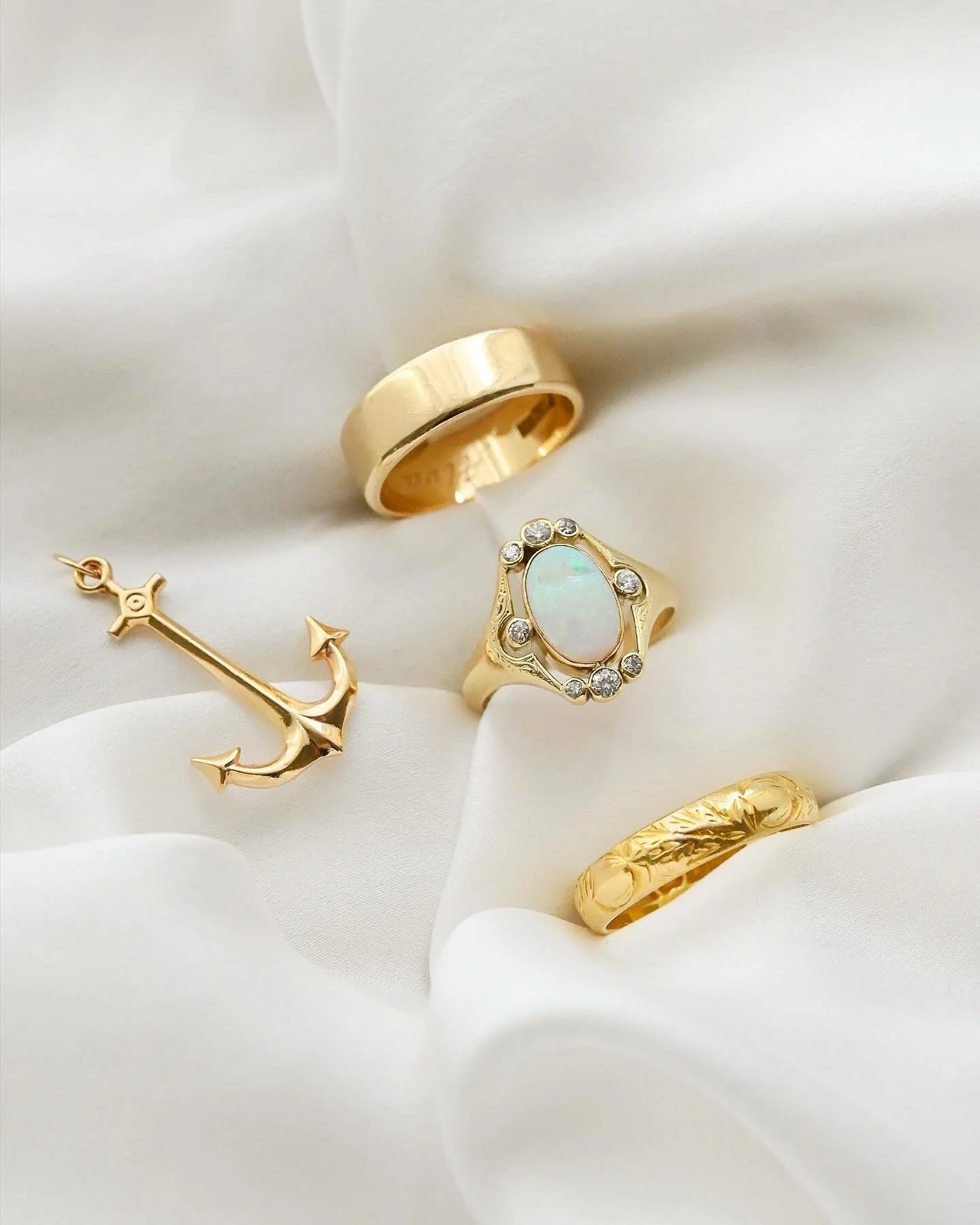 Free Downsizing! Rare Wide Weddning Band 18K Gold Sizeable to Any Size