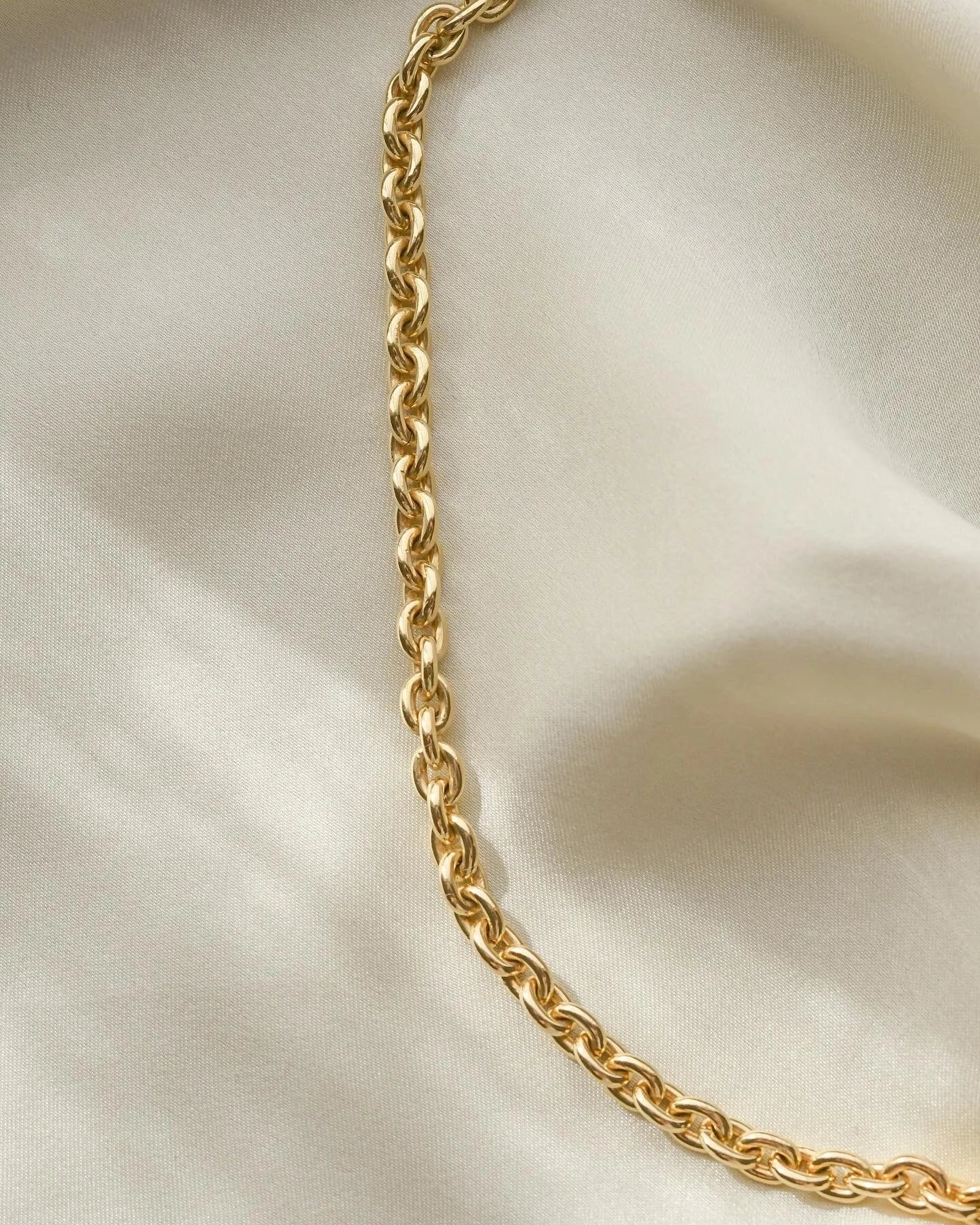 Radiant Rounded Anchor Link Chain 14K Gold