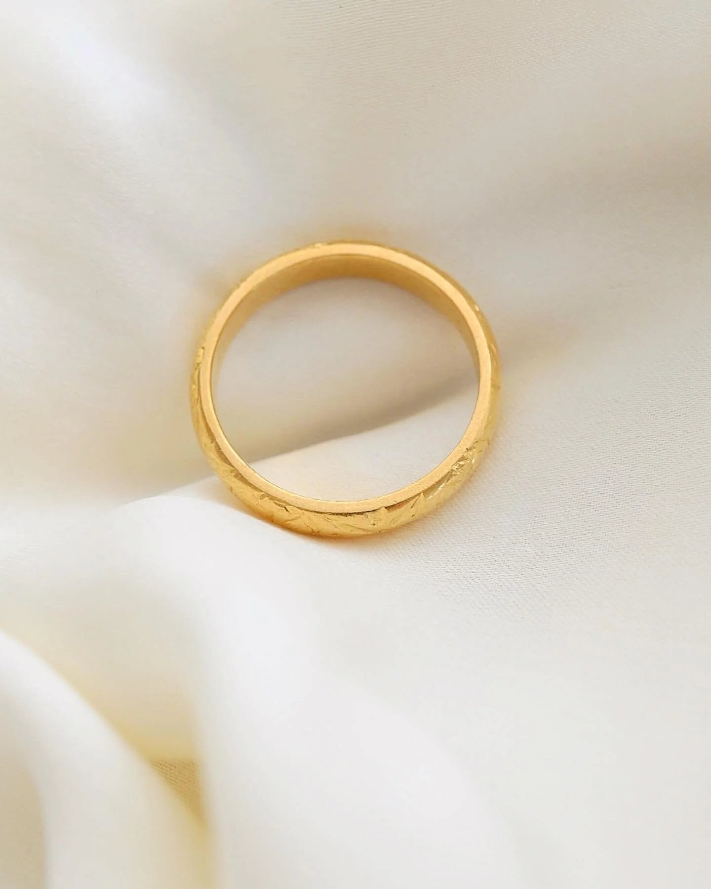 Sublime Cross Patée Engraved Ring 23K Gold 1939