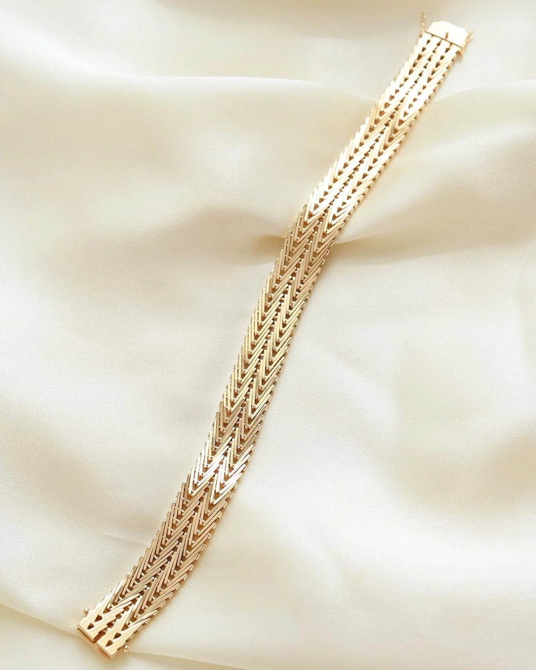Special Release! (Number 6) Extraordinary 29 Grams Danish Vintage Geneva Link Bracelet 14K Gold 1960
