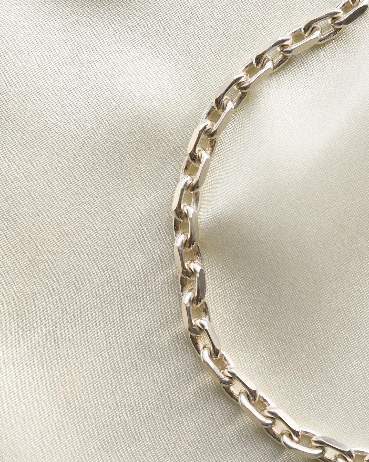 Bautiful Silver Anchor Chain