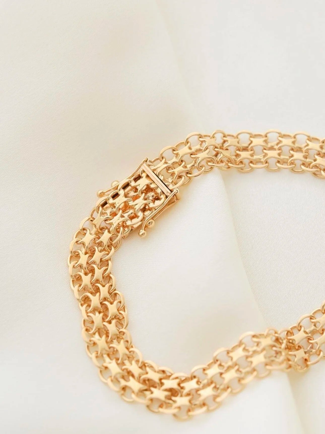 Beautiful Glowing Swedish Vintage Bracelet 18K Gold 1967