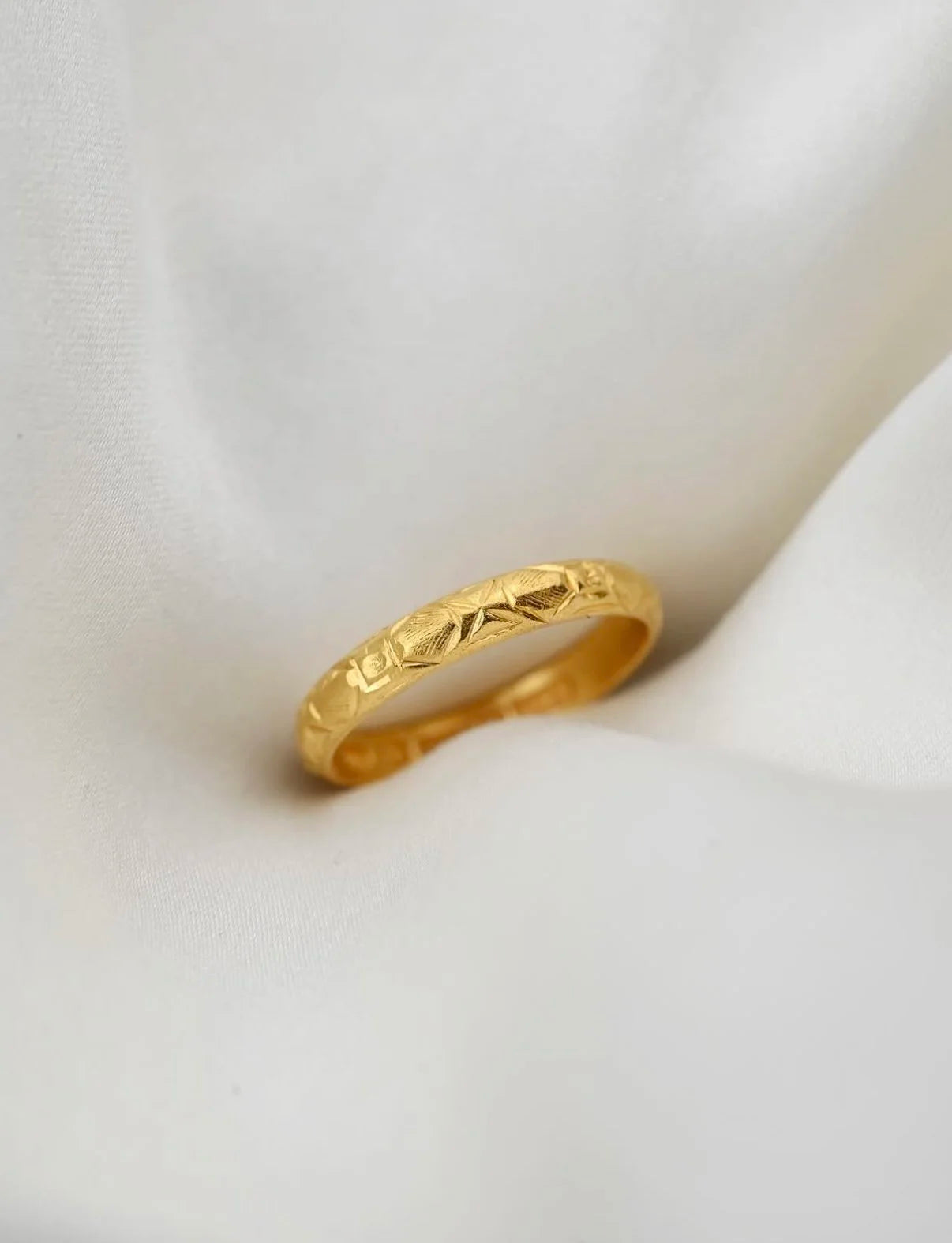 Exquisite High Carat Antique Patterned Band 23K Gold Sweden 1900s