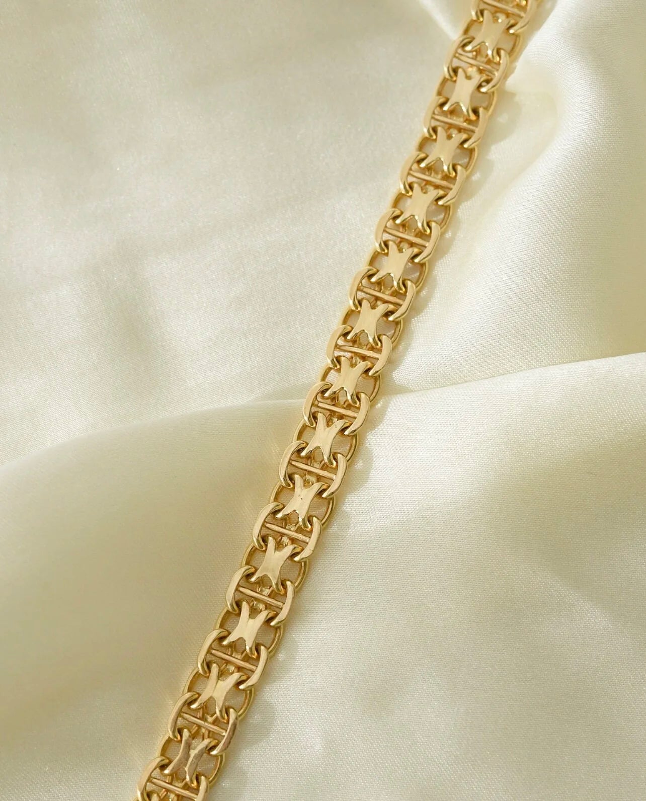 Extraordinary X Link Bracelet 18K Gold 1965