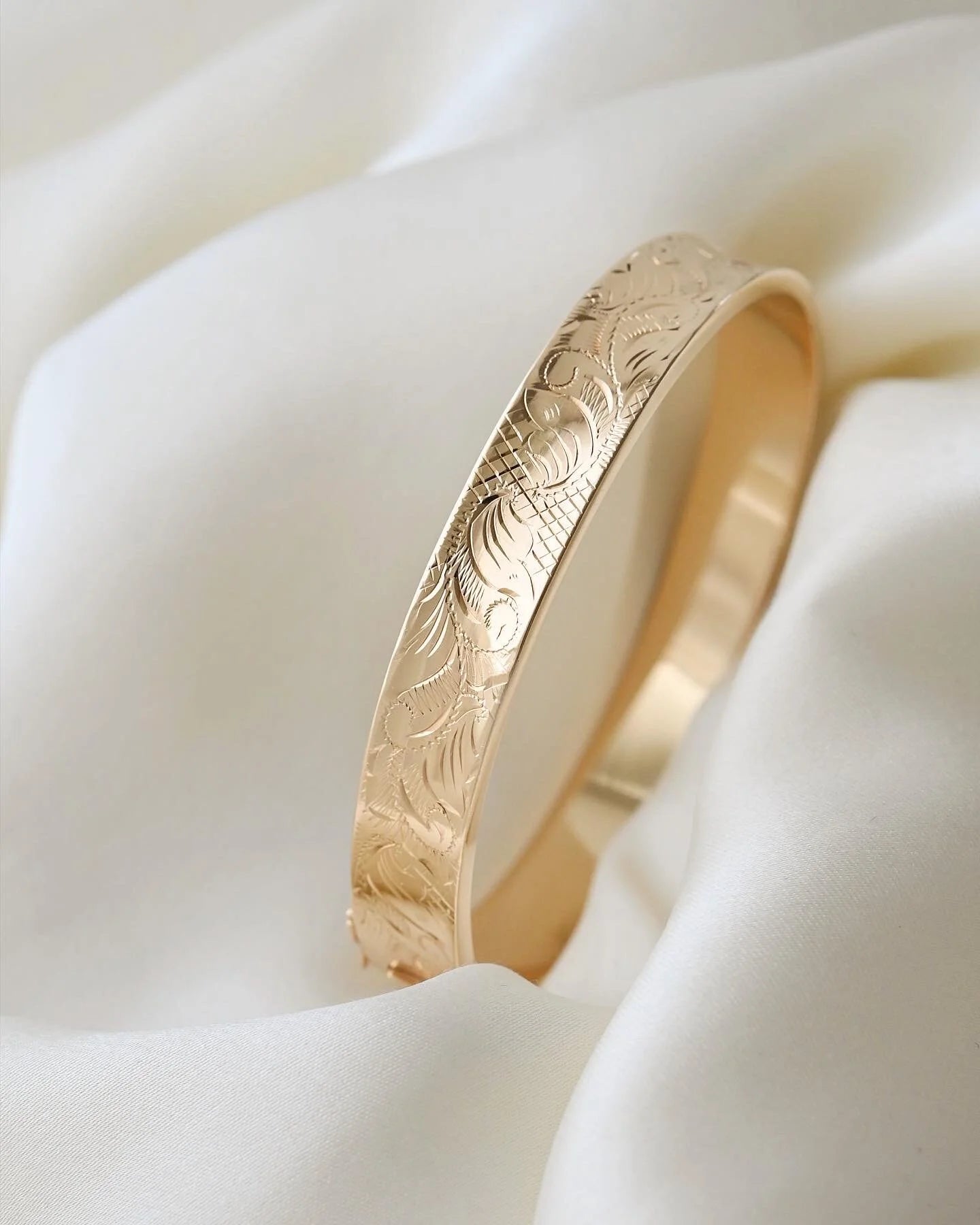 Divine Flower Engraved Danish Vintage Bangle 14K Gold