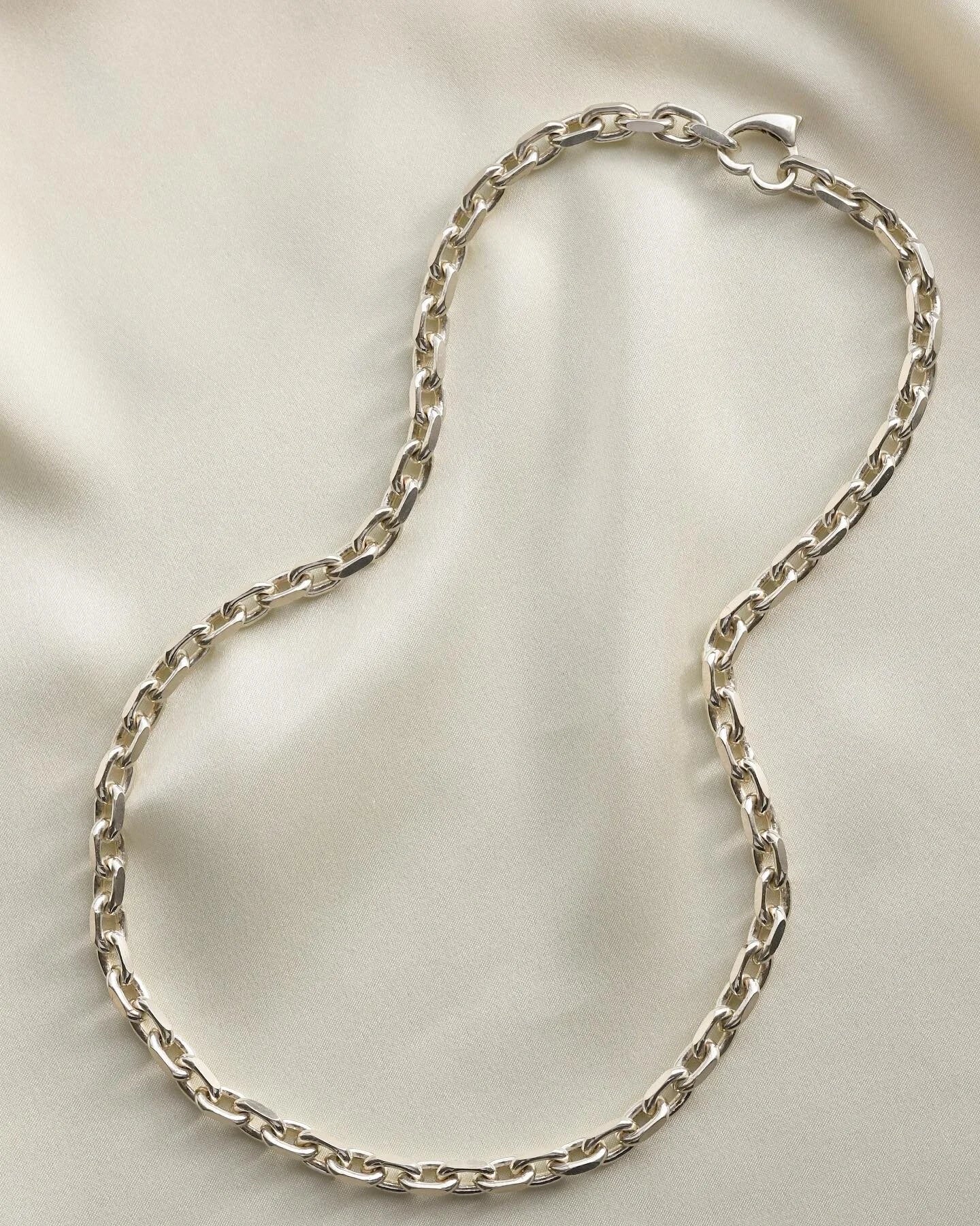 Bautiful Silver Anchor Chain