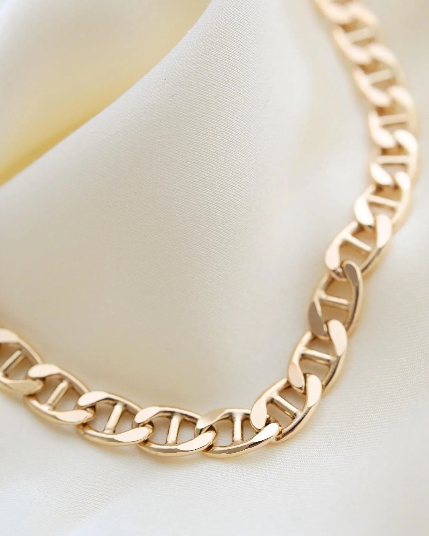 18.85 Inches Italian Vintage Link Chain 18K Gold