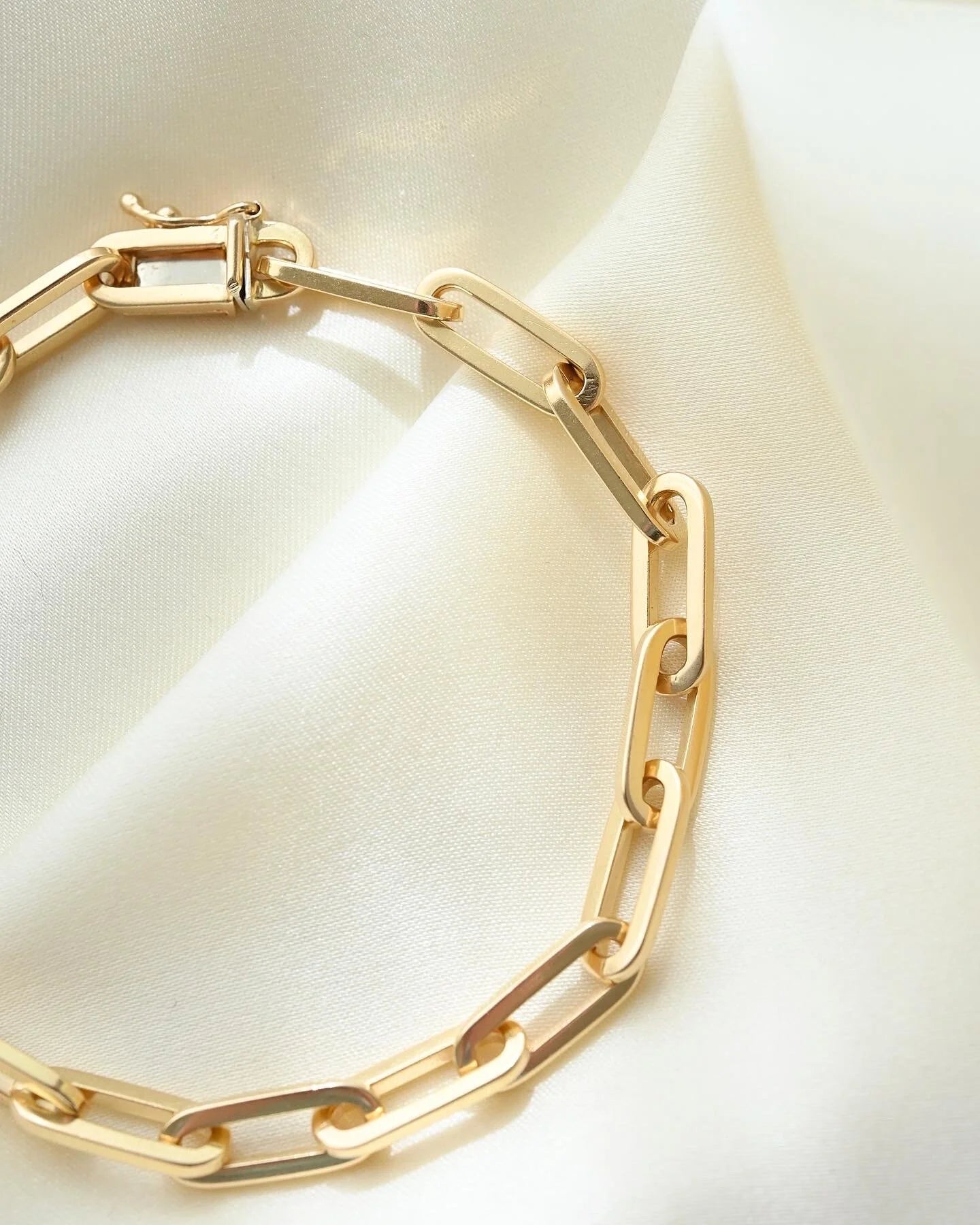 Perfect Italian Vintage Paper Clip Bracelet 18K Gold