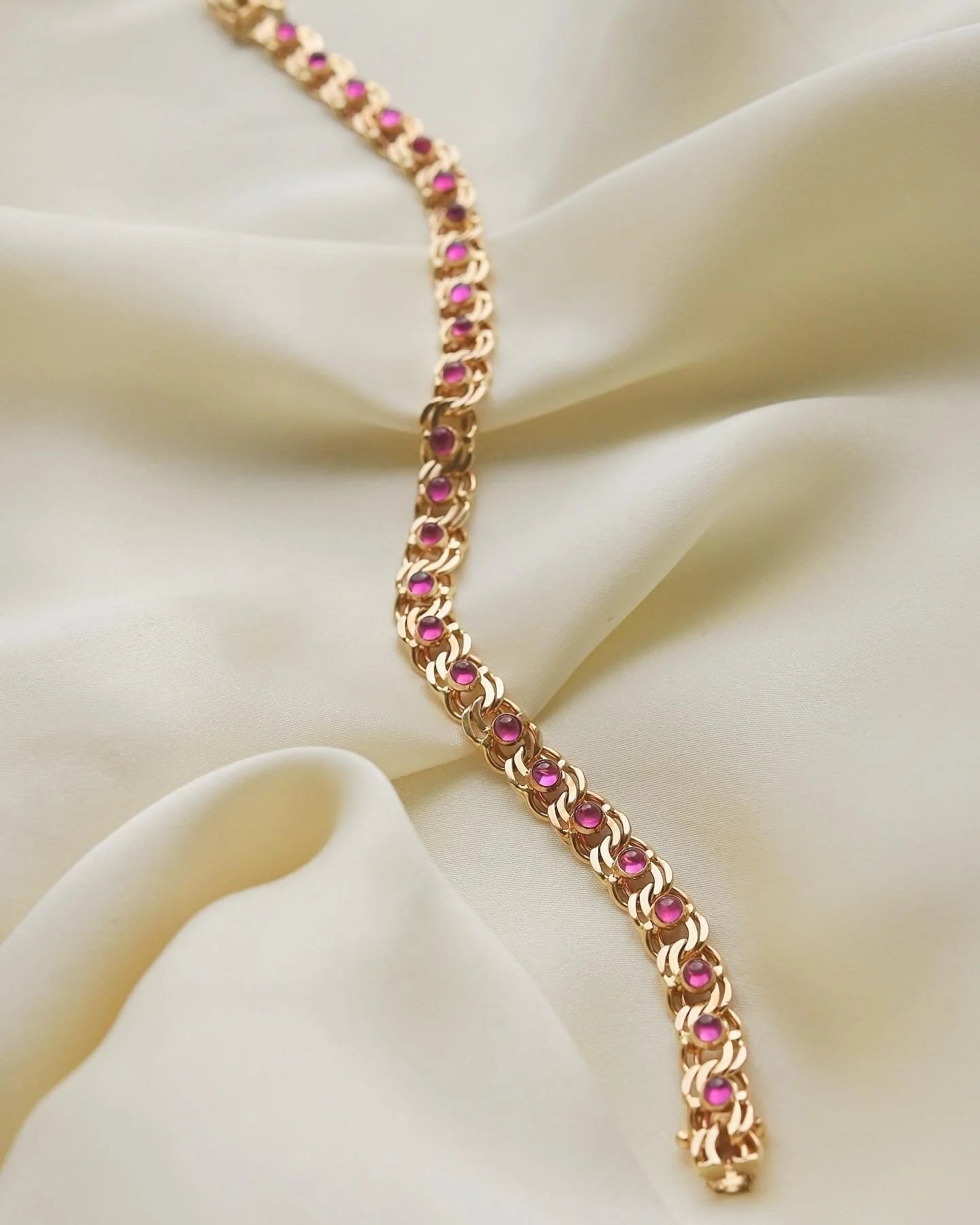 Stunning Special Ruby Cabochon Bracelet 18K Gold 1966