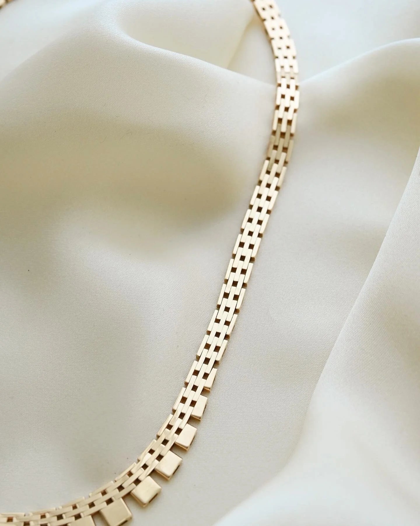 15.15 Inches Graduated Cleopatra Brick Link Necklace 14K Gold 1960