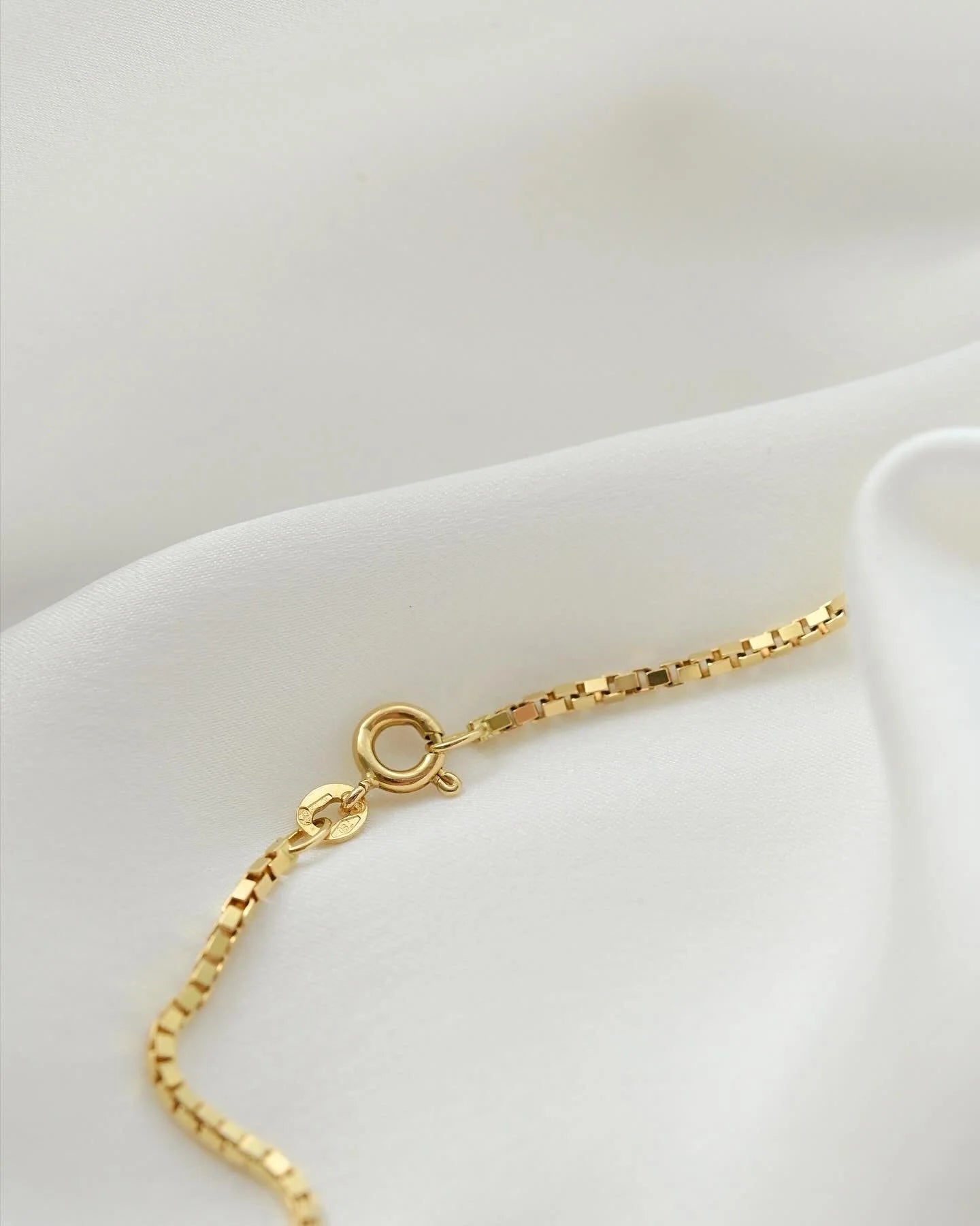 Perfect 15.25 Inches Italian Vintage Box Chain 18K Gold