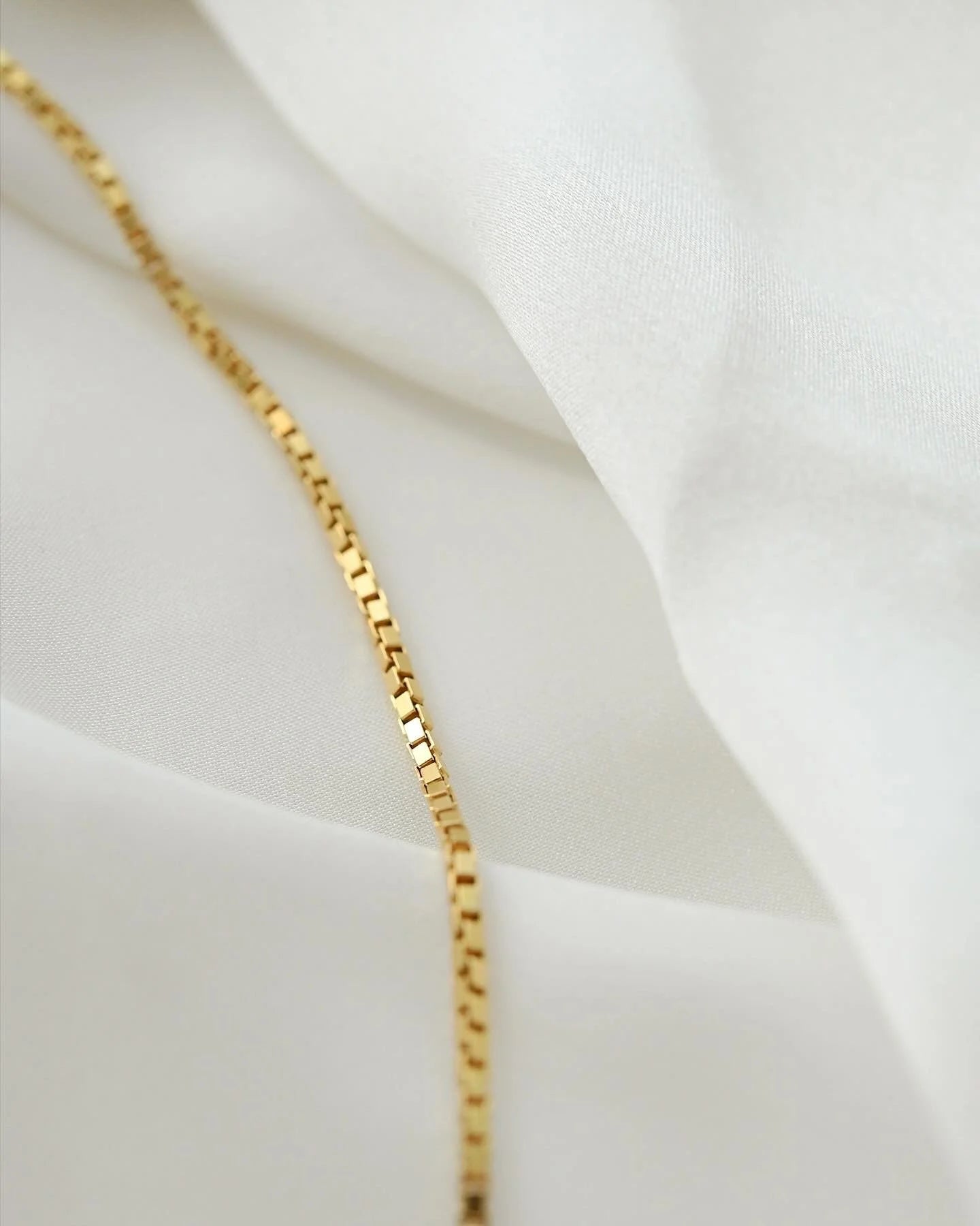 Perfect 15.25 Inches Italian Vintage Box Chain 18K Gold