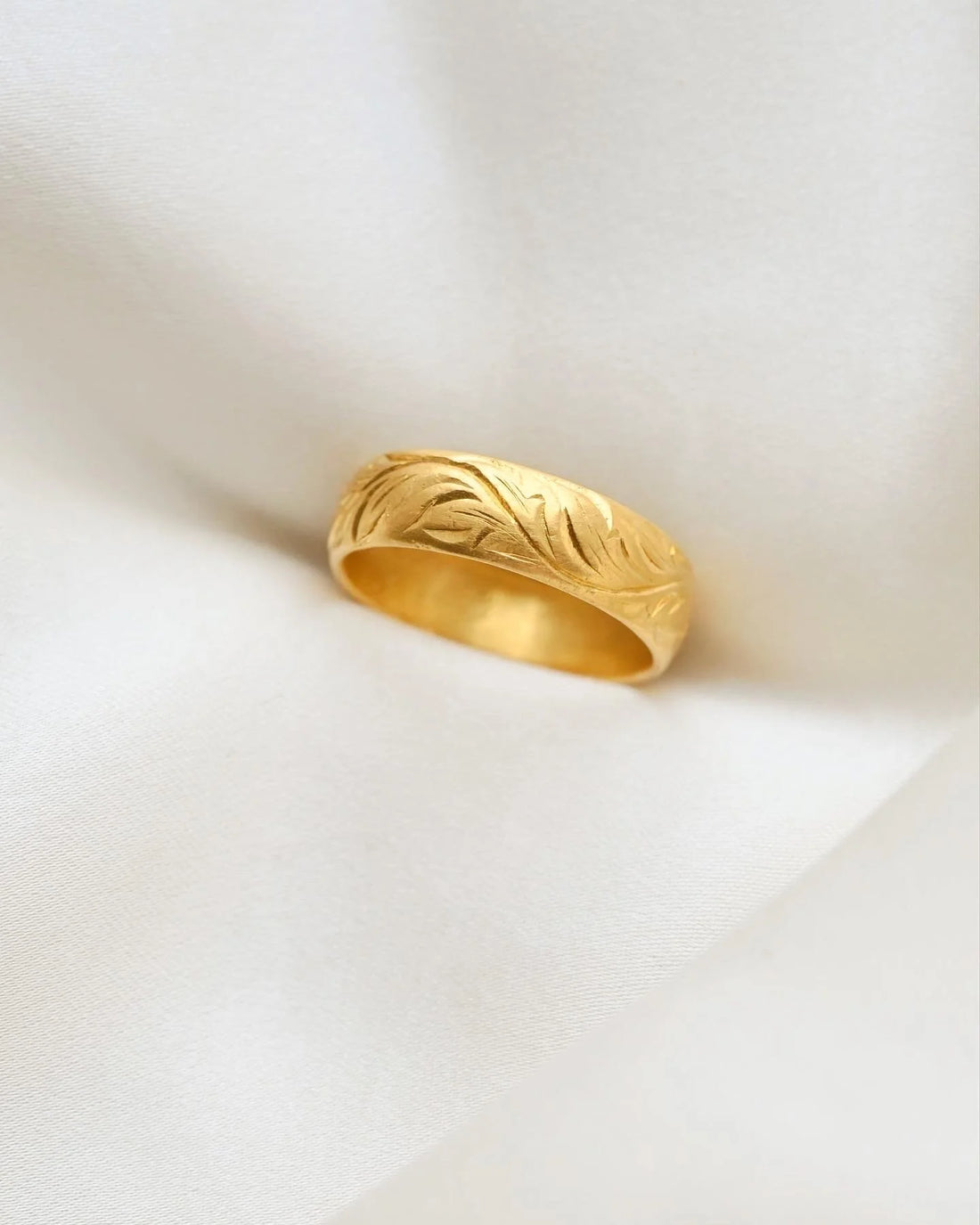 Wonderful Antique Wedding Band 23K Gold 1903