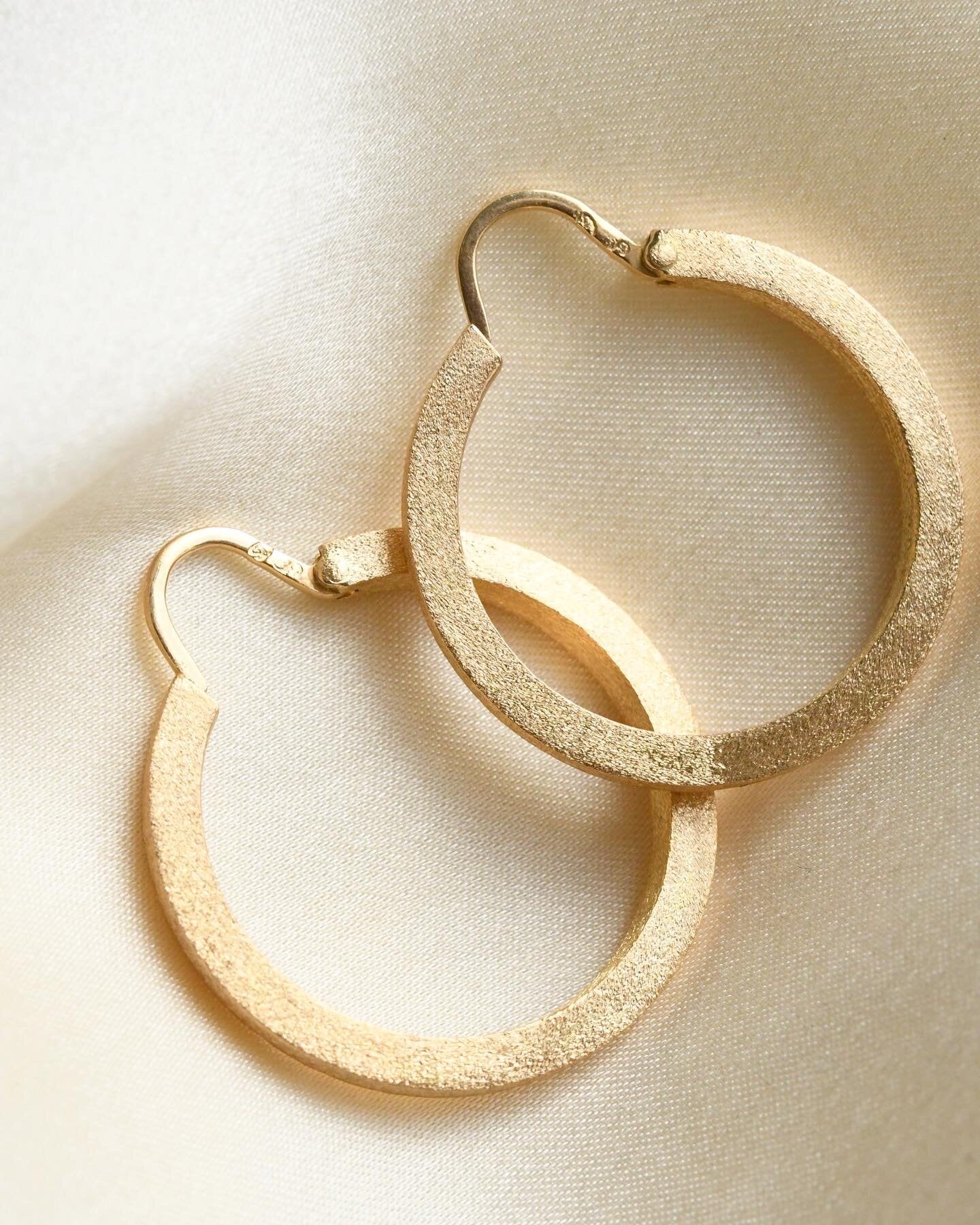 Amazing Star Dust Gold Hoops 18K Gold