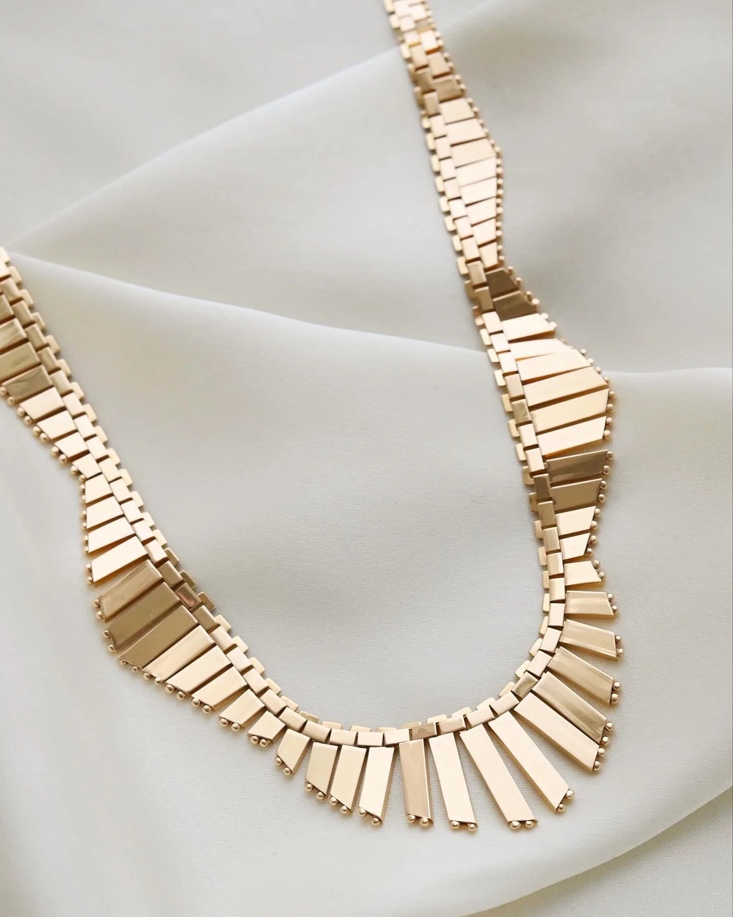 Heavy Perfect Italian Vintage Fringe Cleopatra Necklace 18K Gold 1970