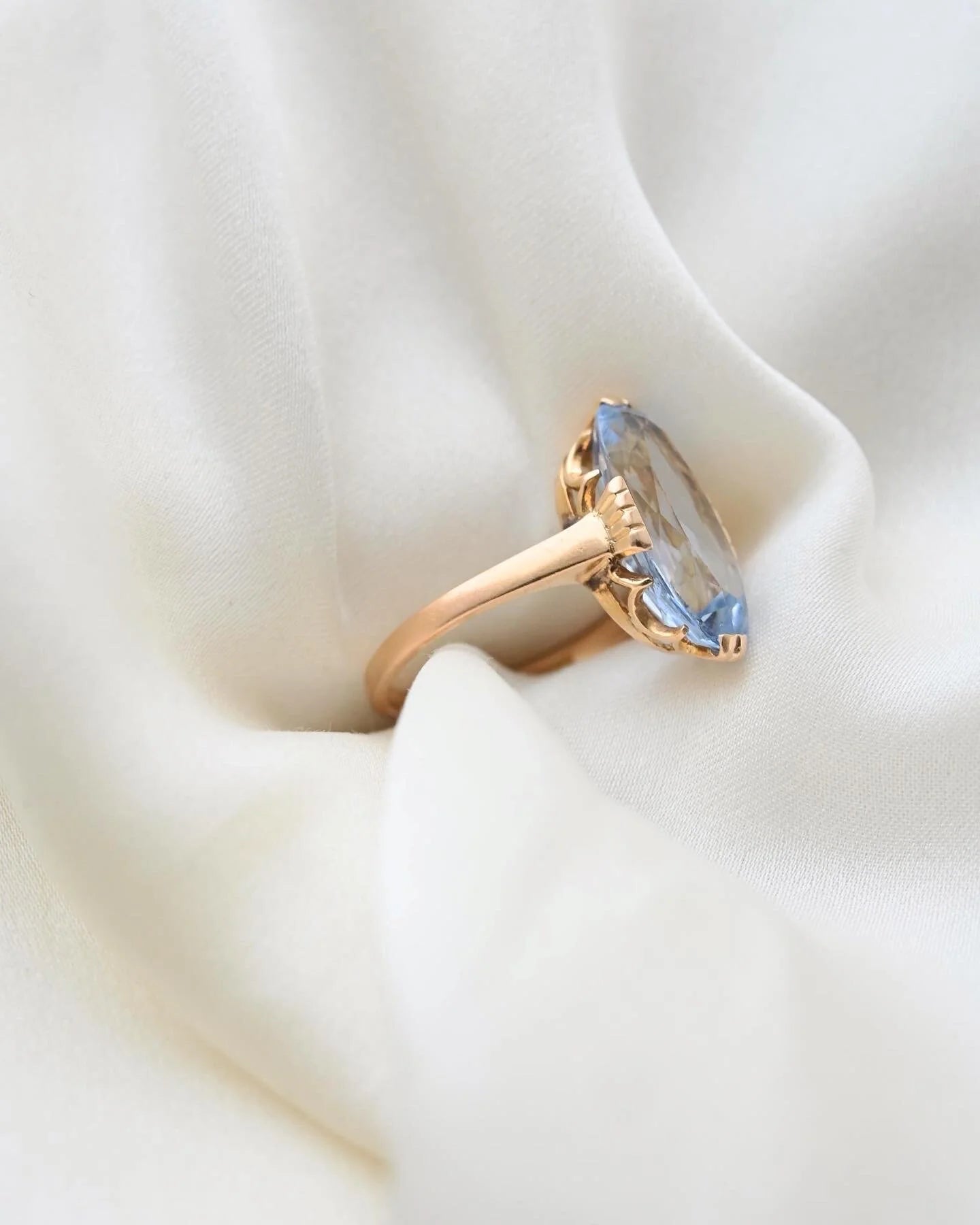 Antique Ocean Blue Topaz Ring 18K Gold 1938