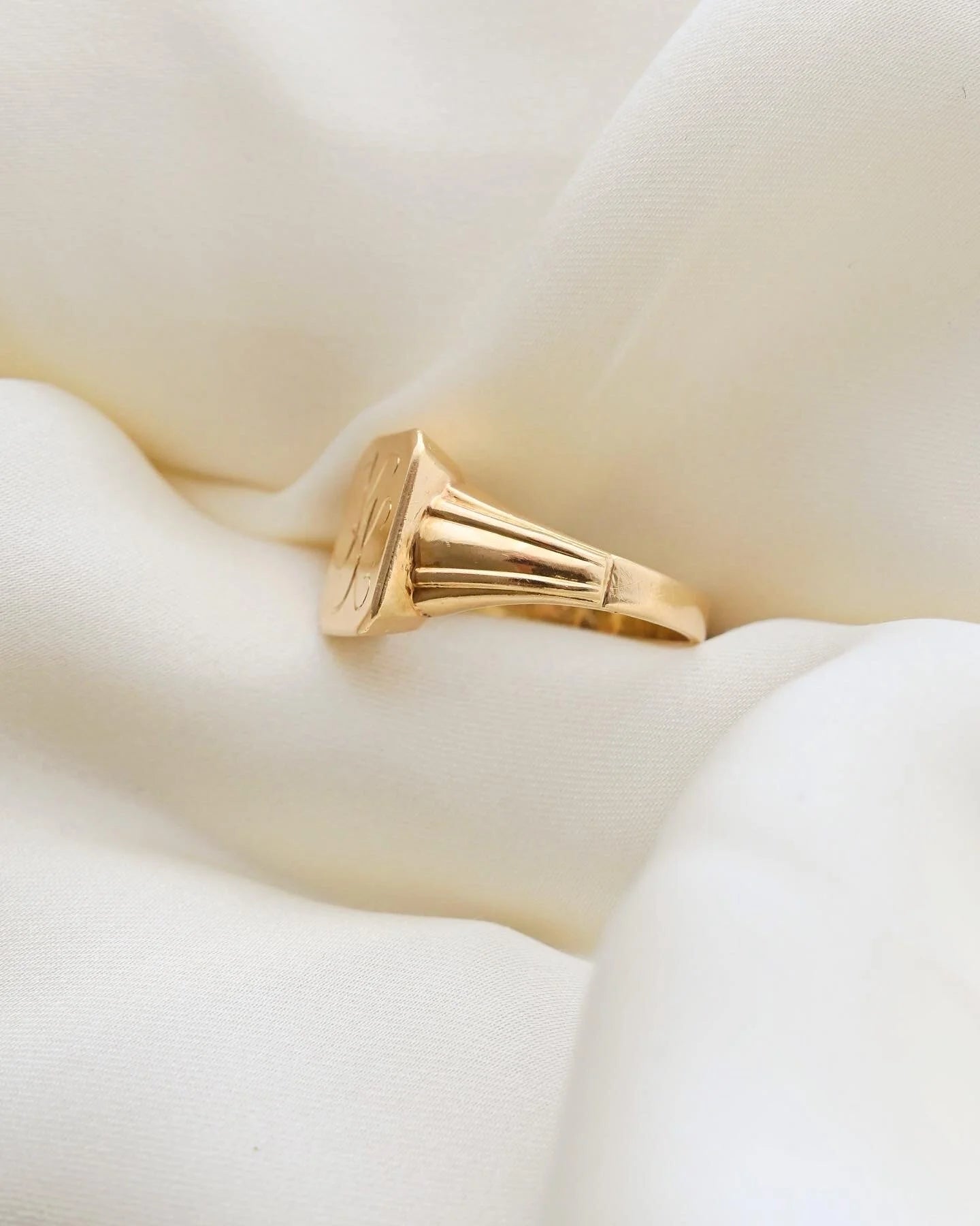 Amazing Swedish Vintage KK Signet Ring 18K Gold