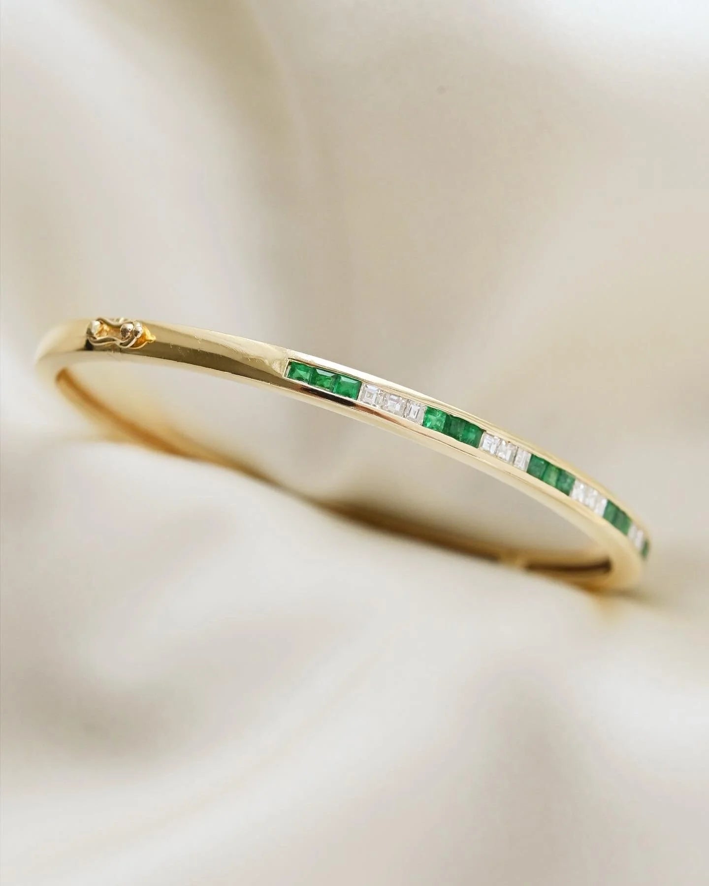 Stunning Carré Cut Emerald x Diamond Vintage Bangle 14K Gold