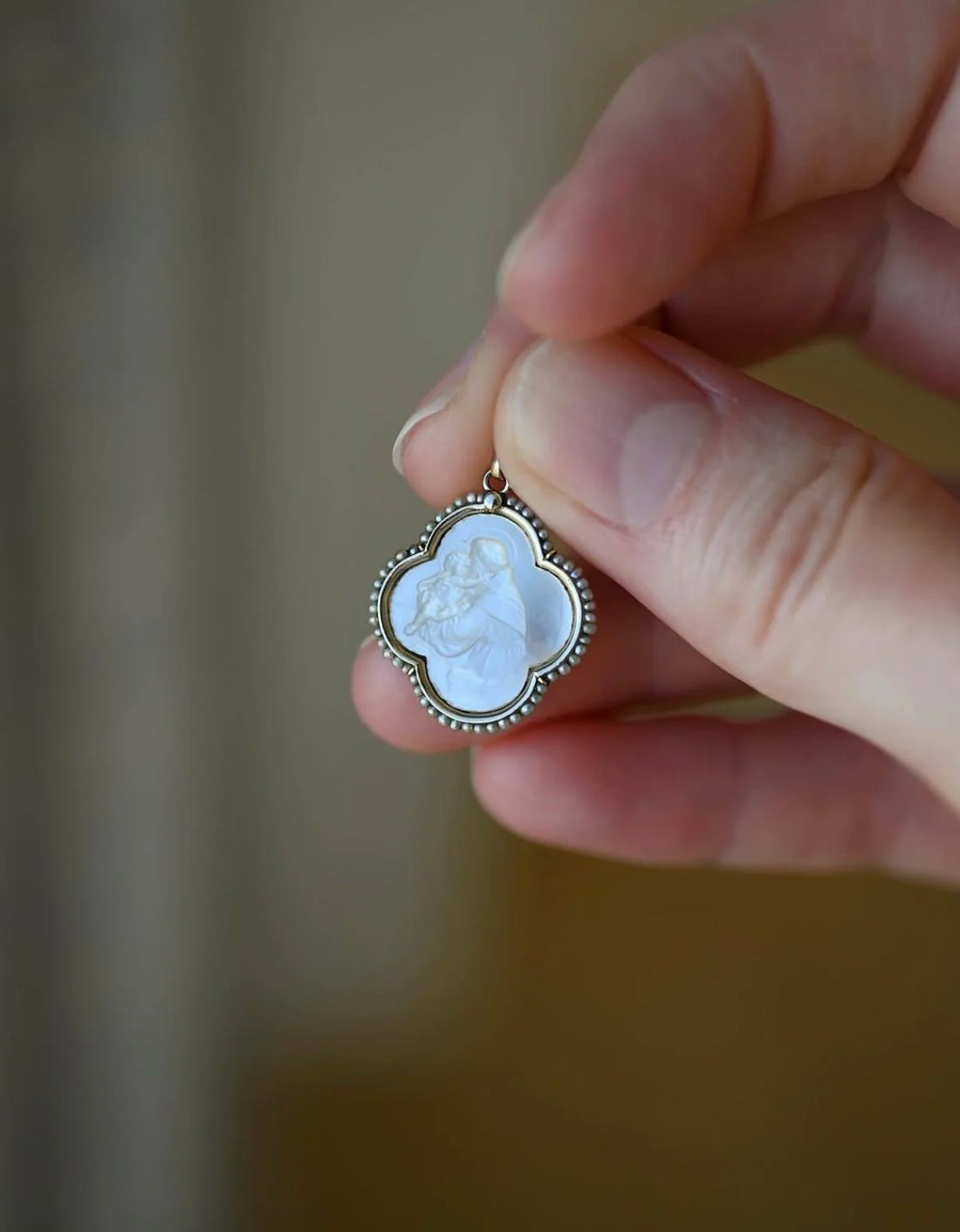 Close to Your Heart Antique Pendant Mother of Pearl 18K Gold