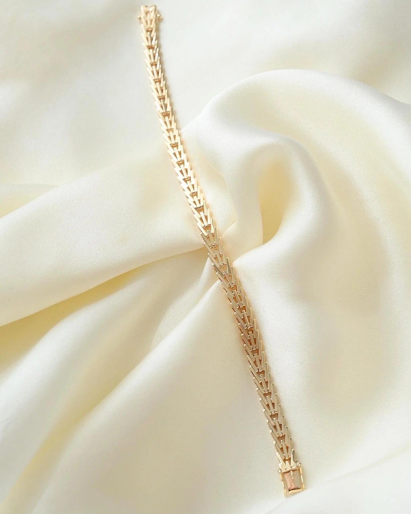 Special Release! (Number 7) Unique Variation Geneva Link Bracelet 14K Gold 1960