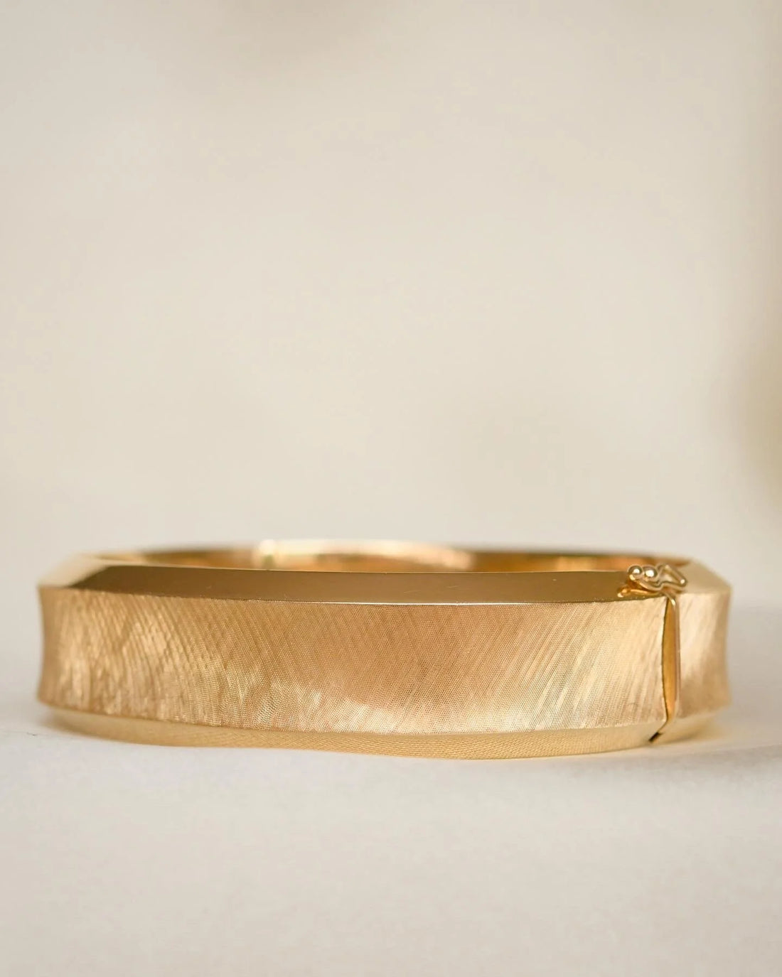 Amazing Luminous Vintage Bangle 14K Gold