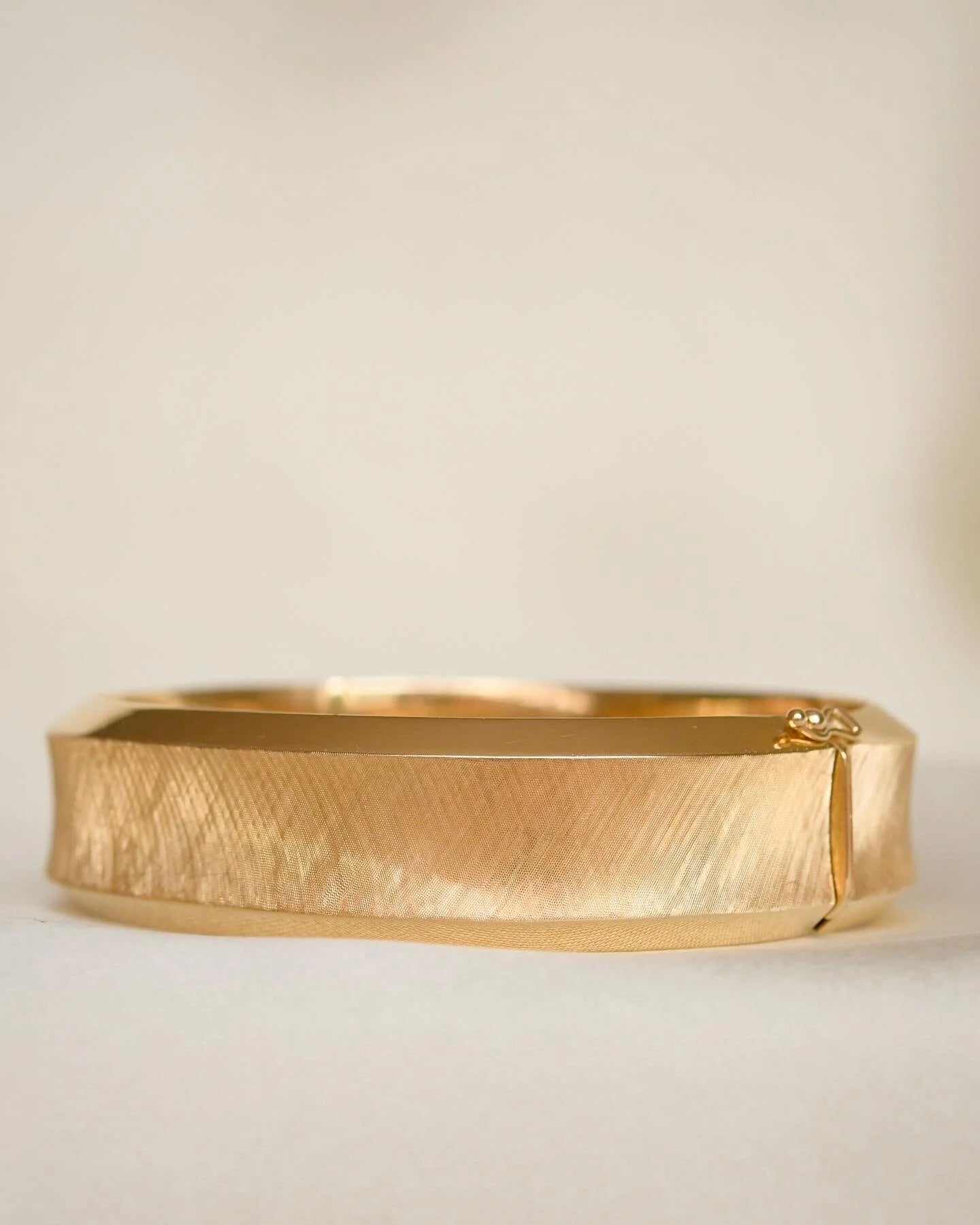 Amazing Luminous Vintage Bangle 14K Gold