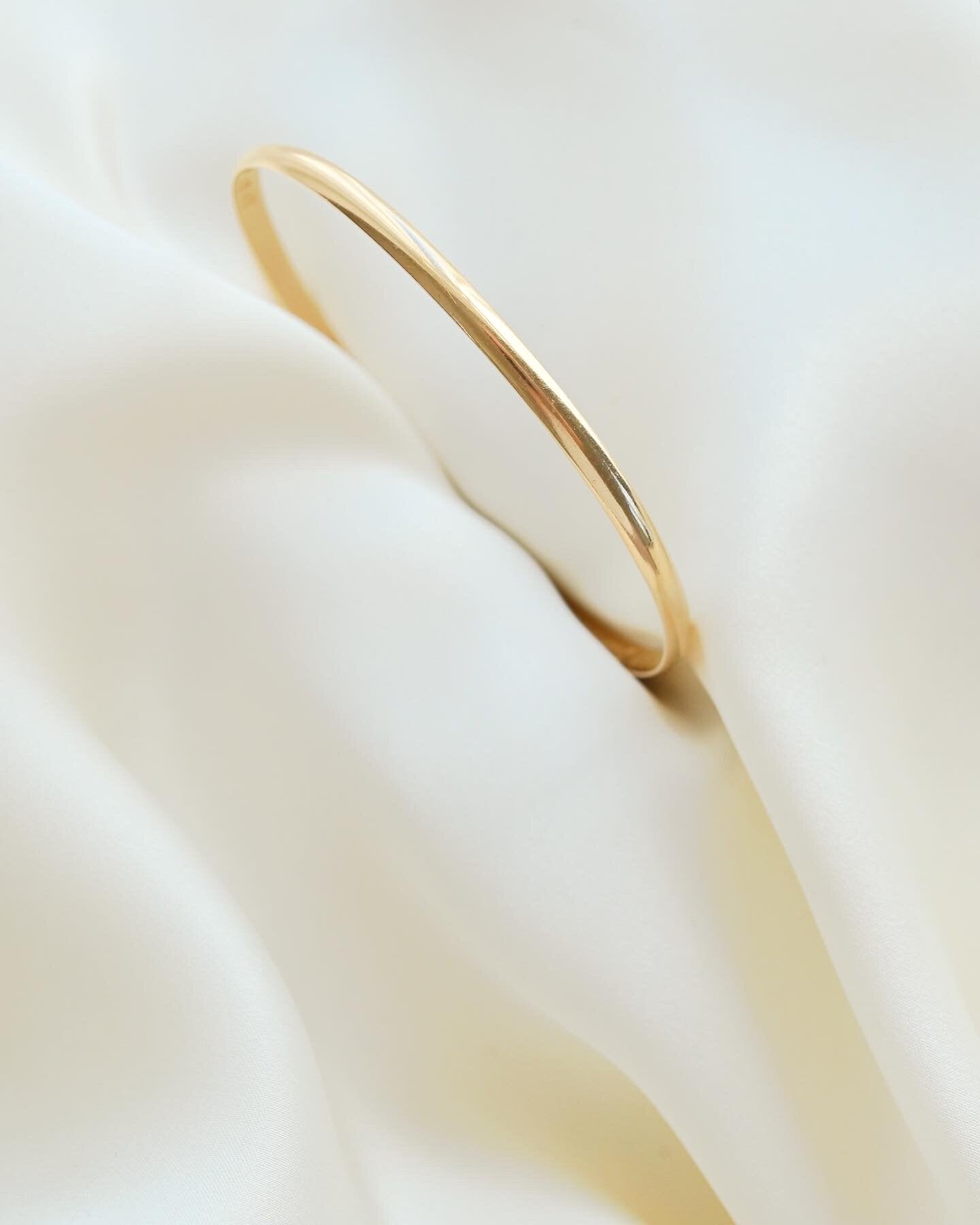 Classic Timeless Antique Swedish Bangle 18K Gold 1927