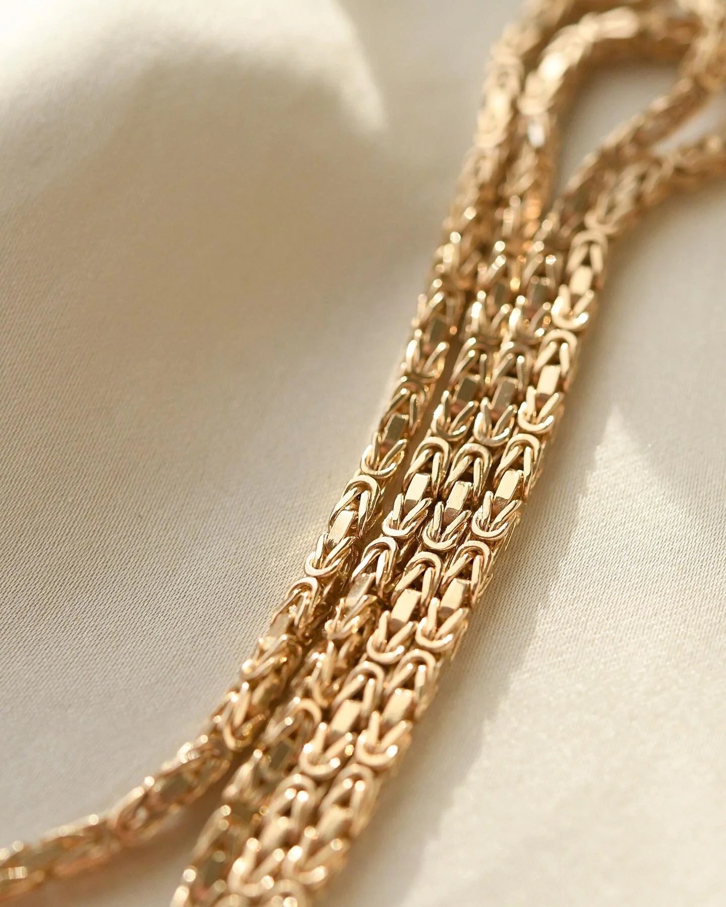 Glowing Byzantine Chain 14K Gold