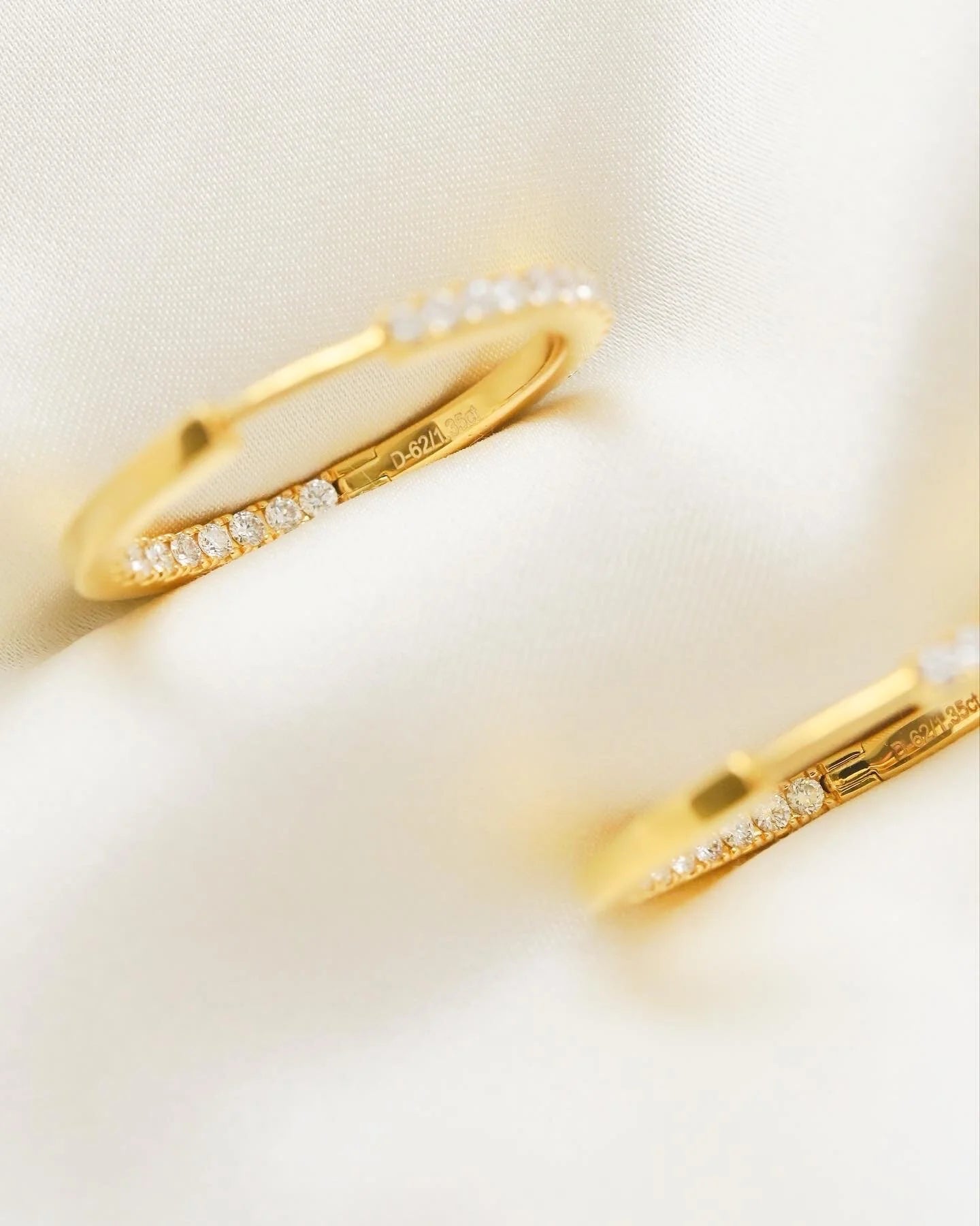 Extraordinary Hoops 1.35 Carats H/VVS Diamonds 18K Gold