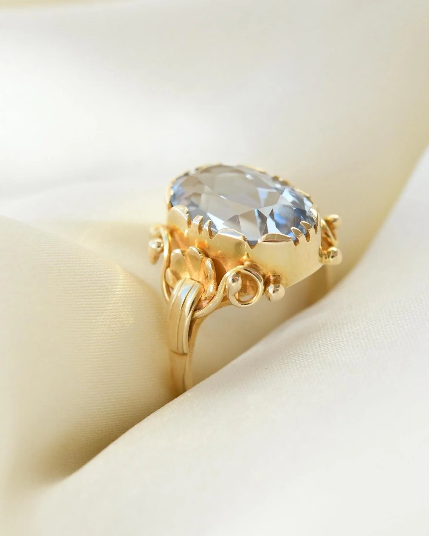 The Perfect Vintage Ring Baby Blue Spinel 14K Gold 1950s