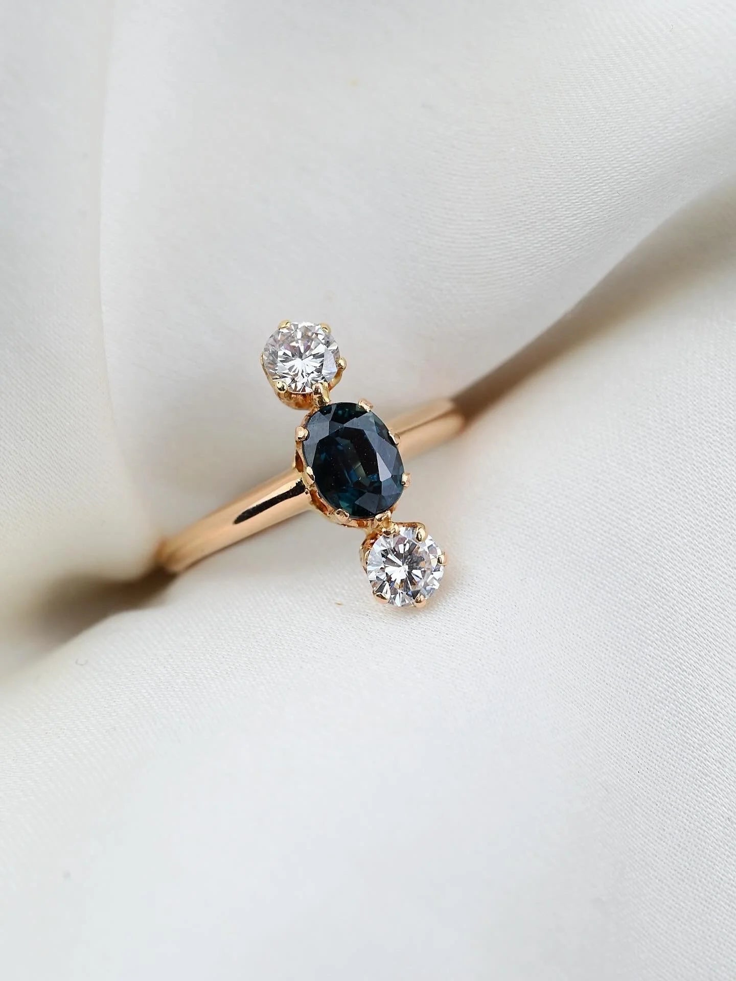 Spectacular Old Sapphire x Diamond Trilogy Ring